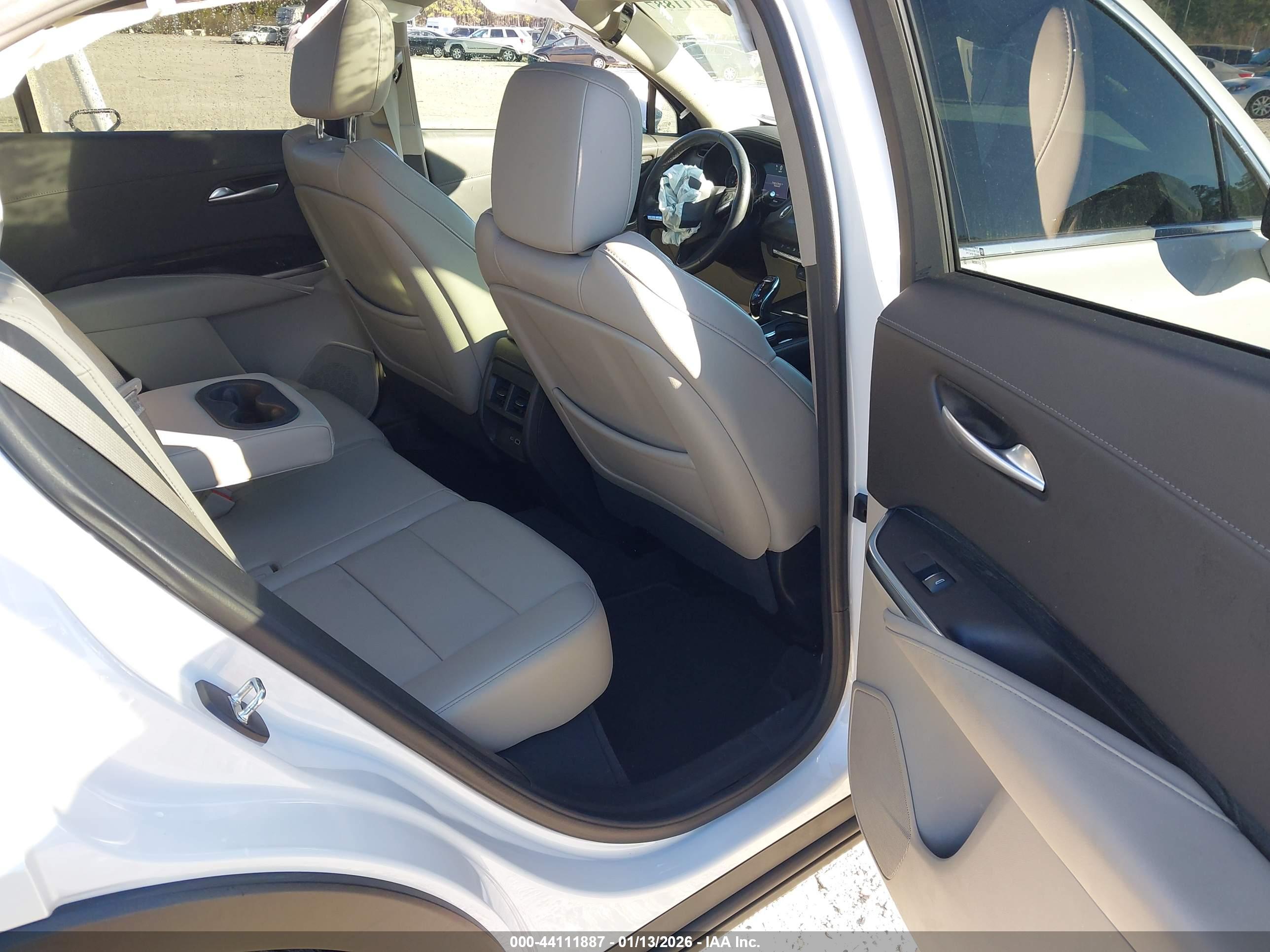 CADILLAC XT4 image 8