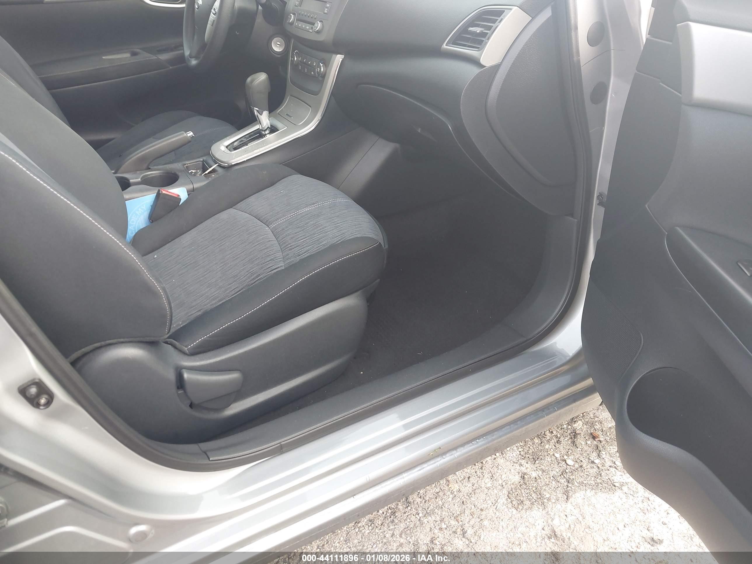 NISSAN SENTRA image 5