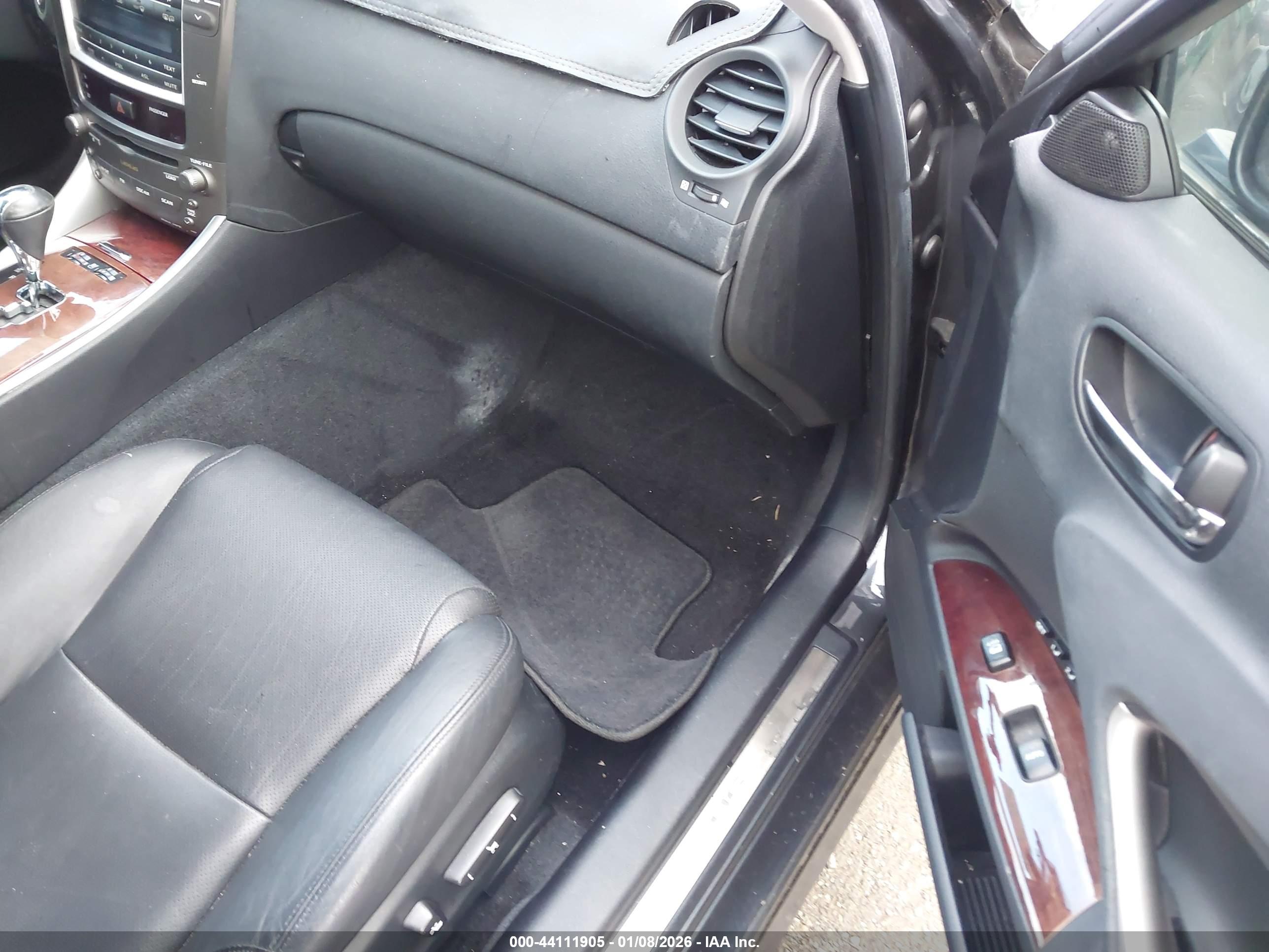 LEXUS IS image 5