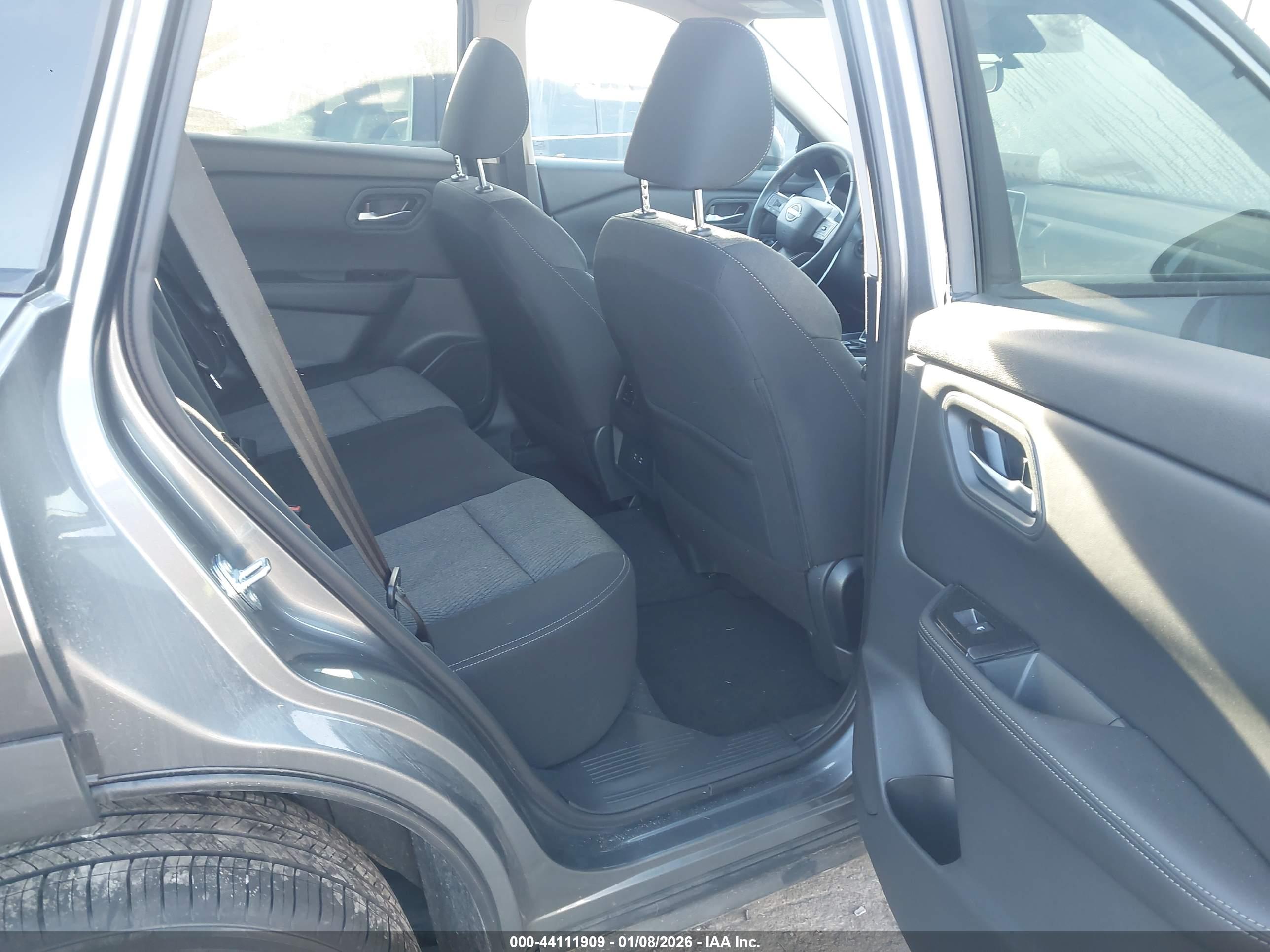 NISSAN ROGUE image 8