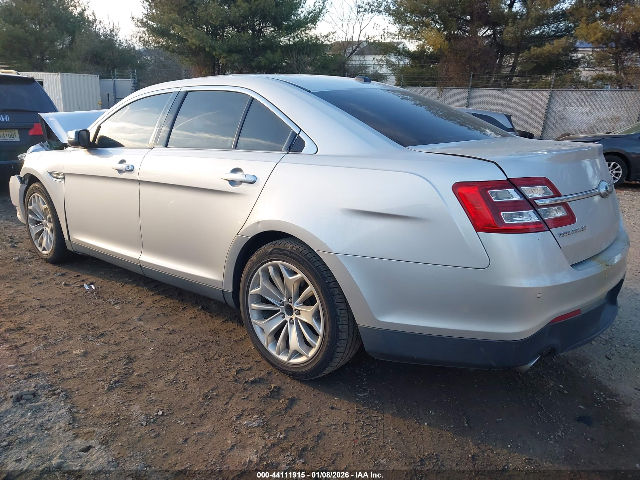 FORD TAURUS image 3