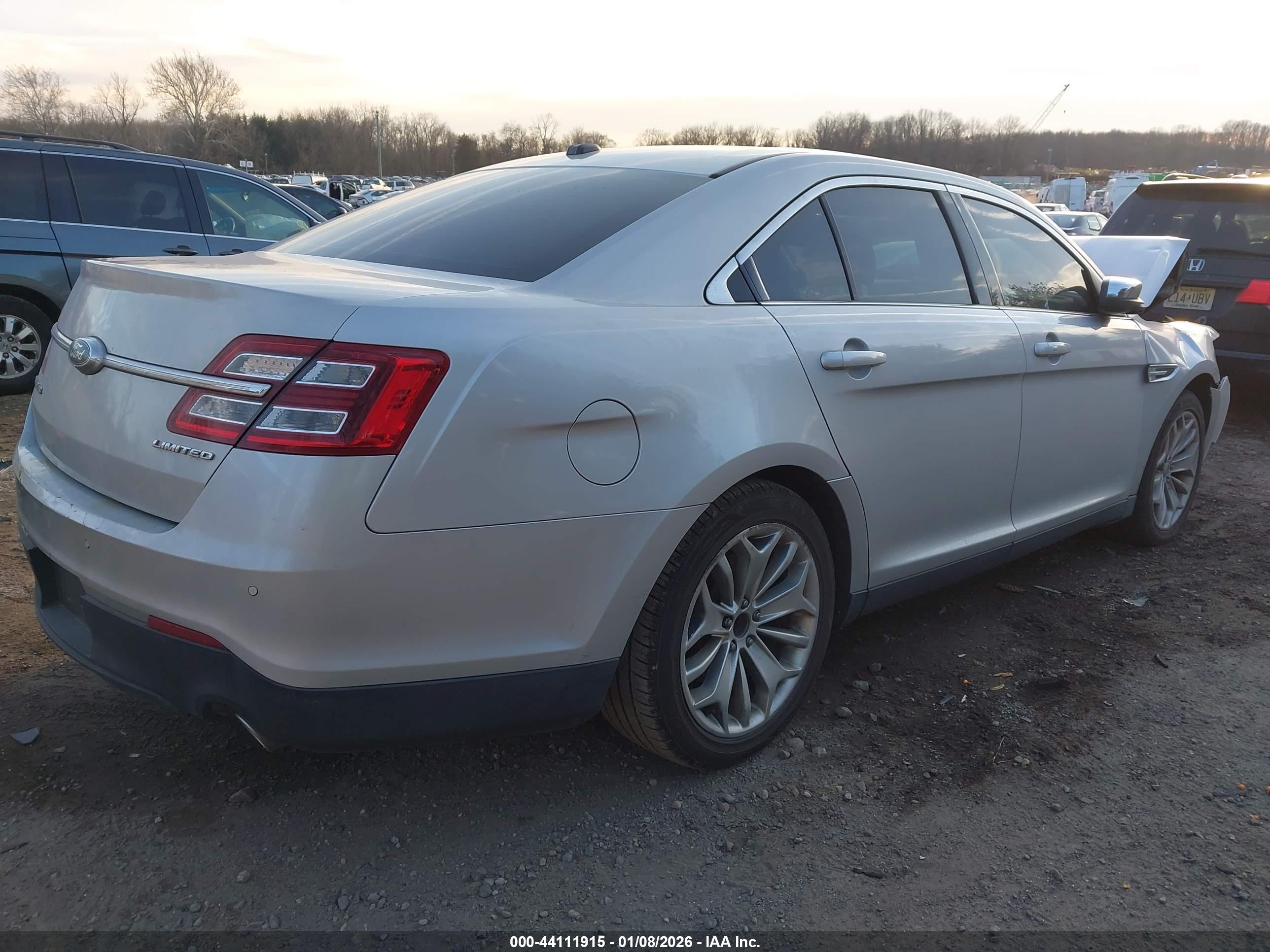 FORD TAURUS image 4