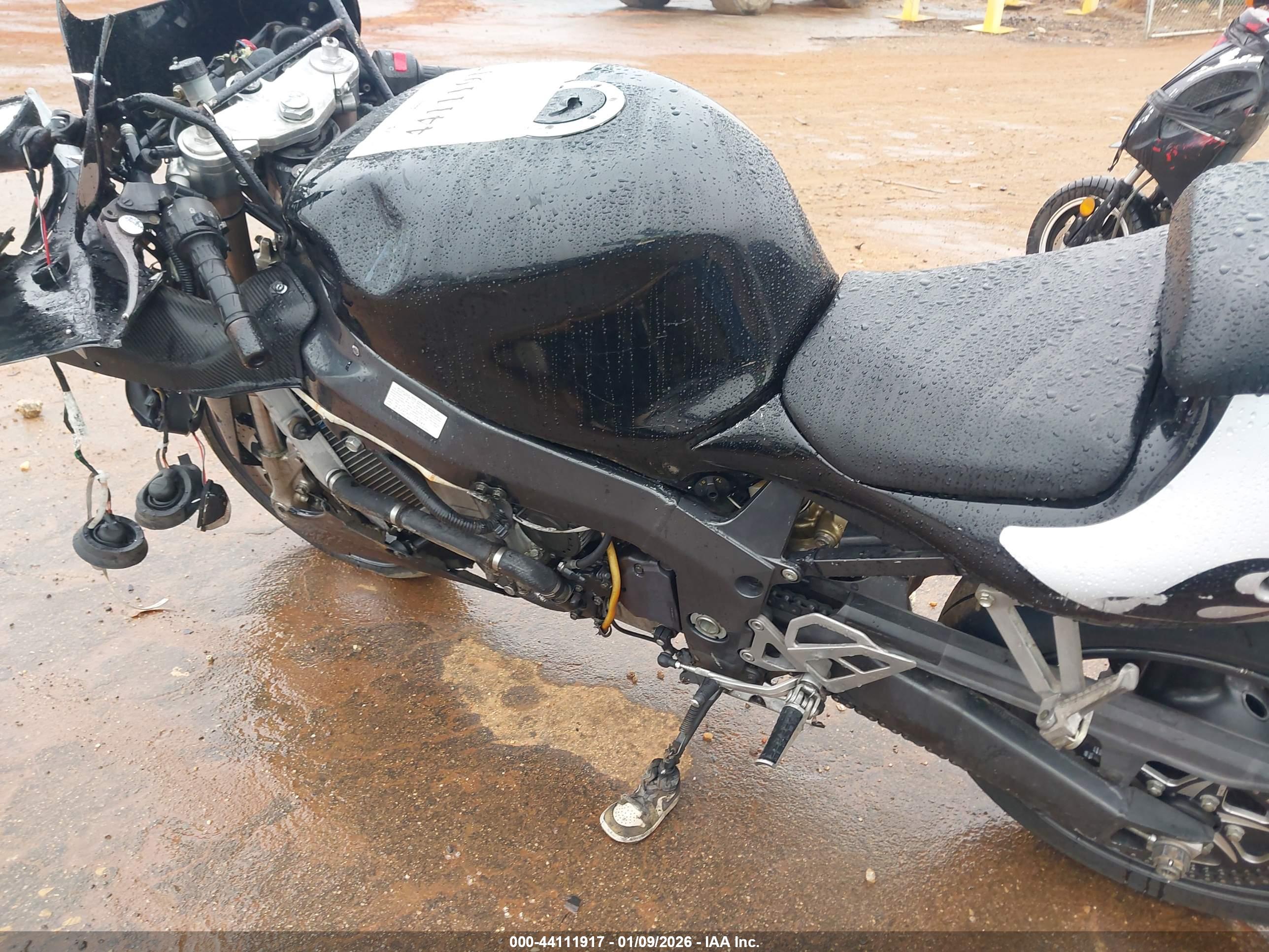 KAWASAKI ZX750 image 9