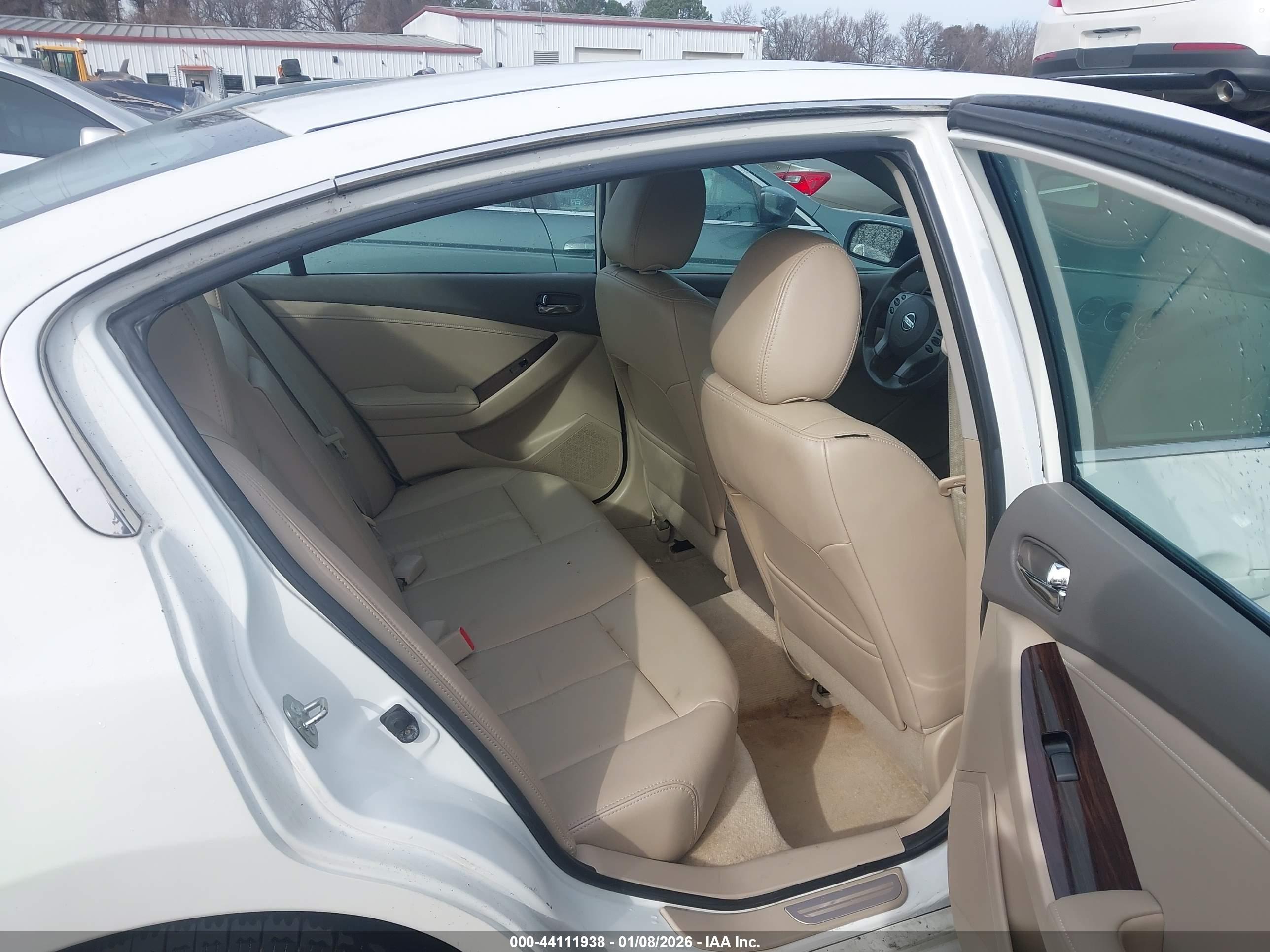 NISSAN ALTIMA image 8