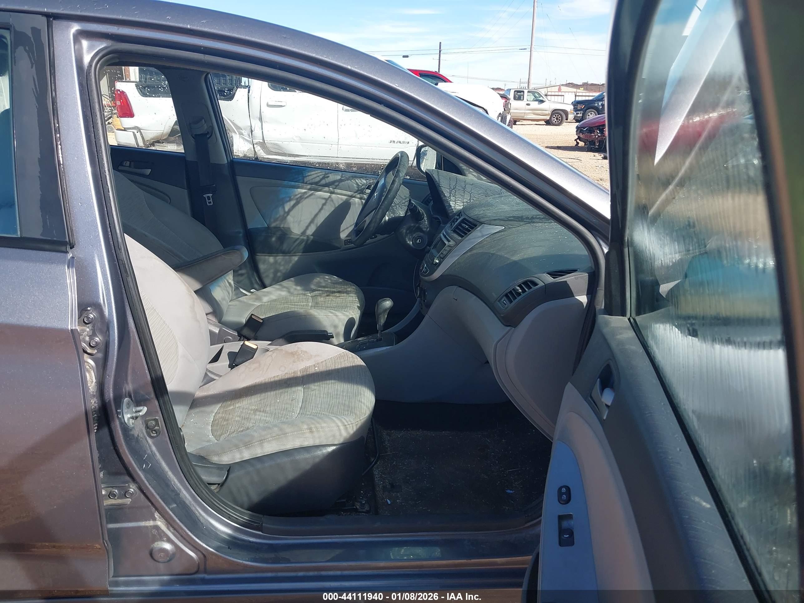 HYUNDAI ACCENT image 5