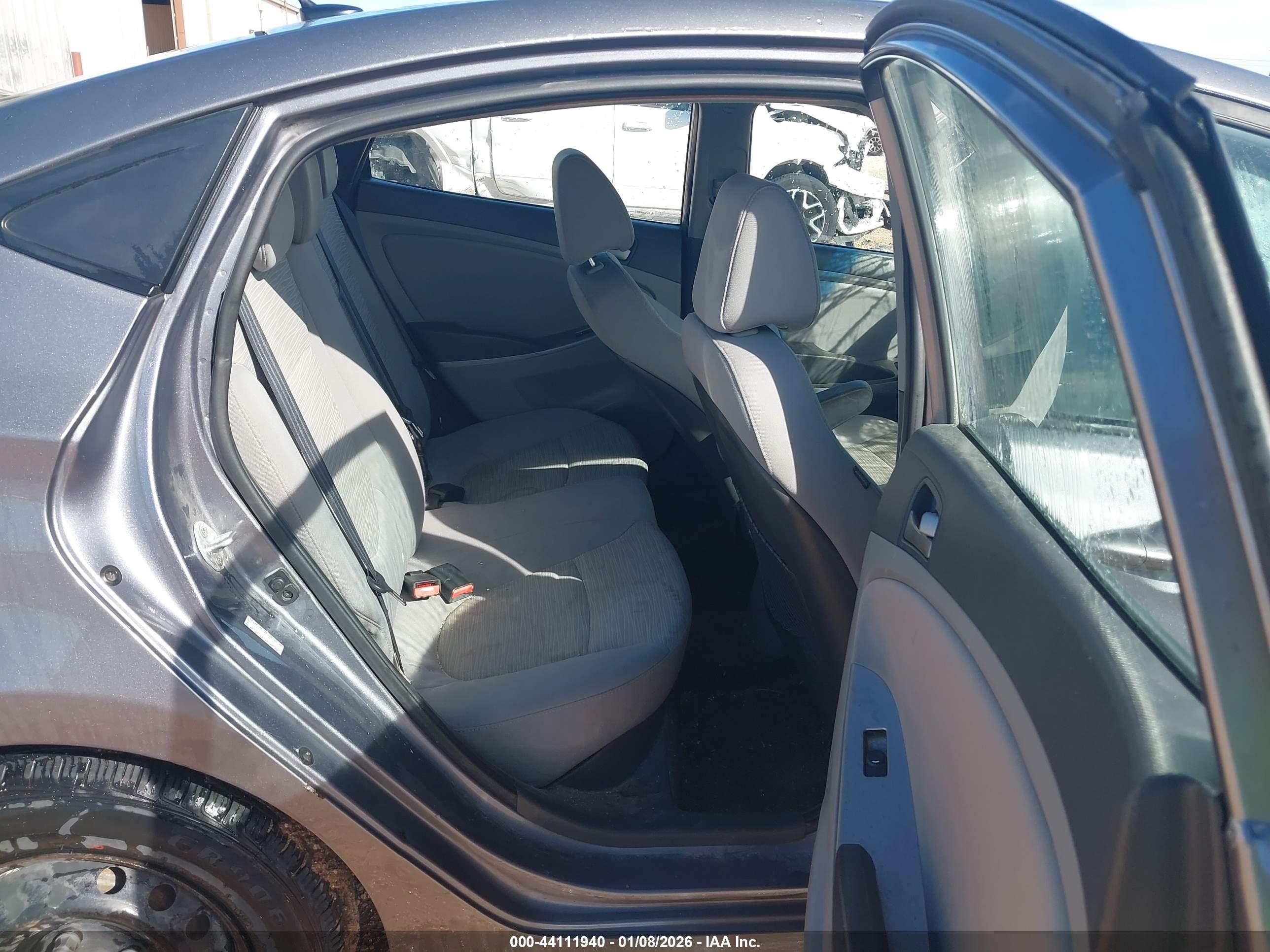 HYUNDAI ACCENT image 8