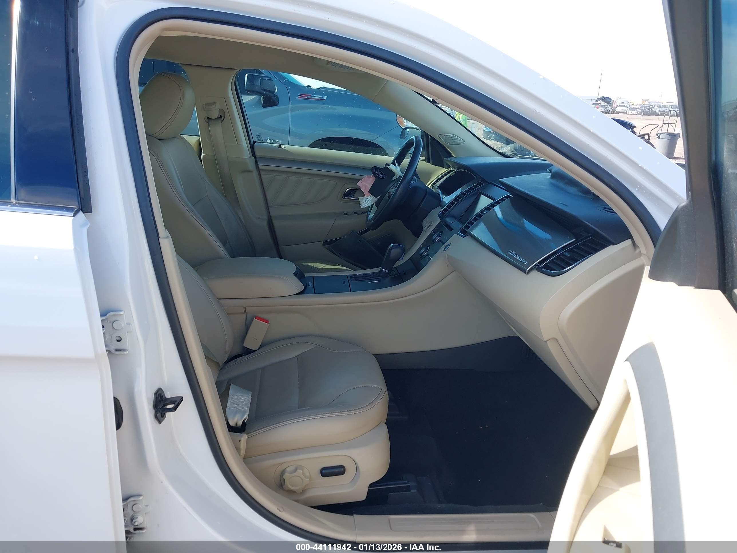 FORD TAURUS image 5