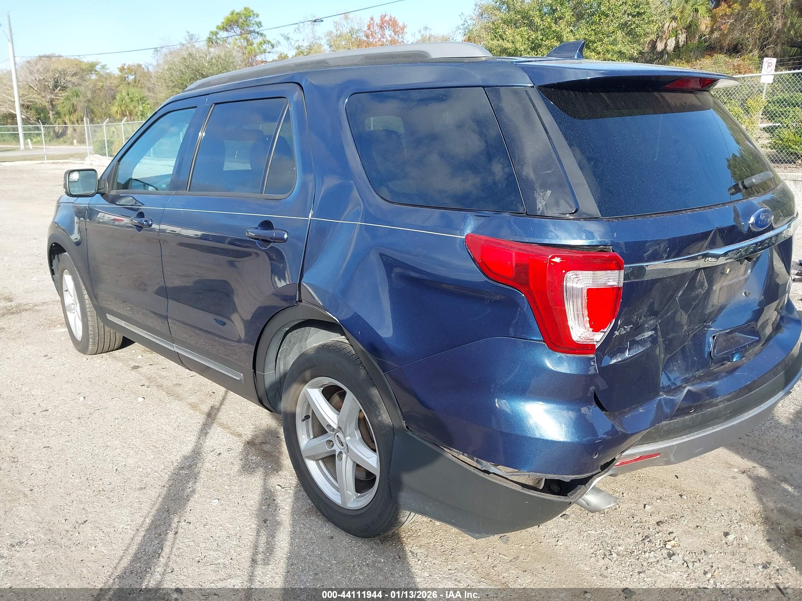 FORD EXPLORER image 3