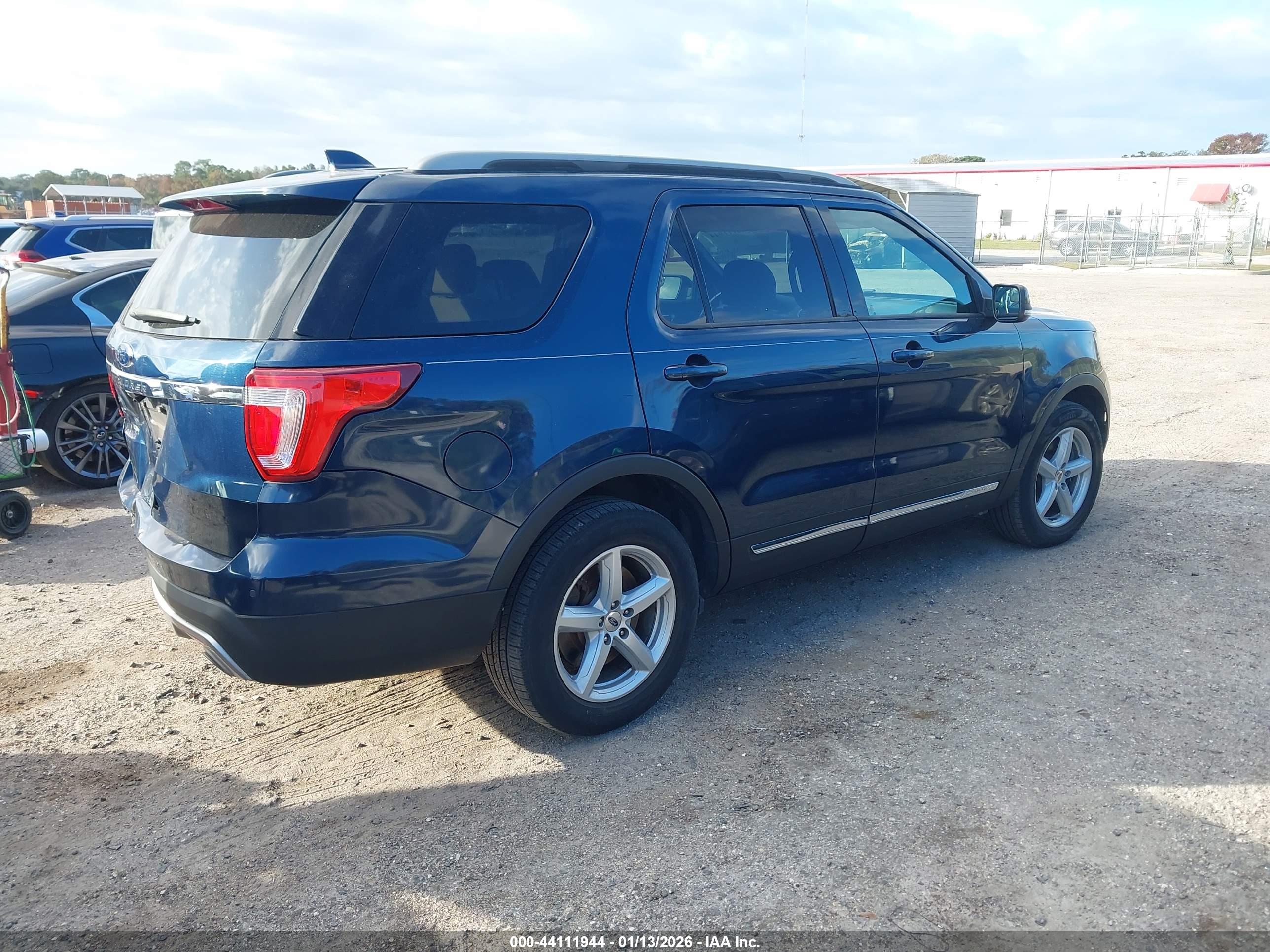 FORD EXPLORER image 4