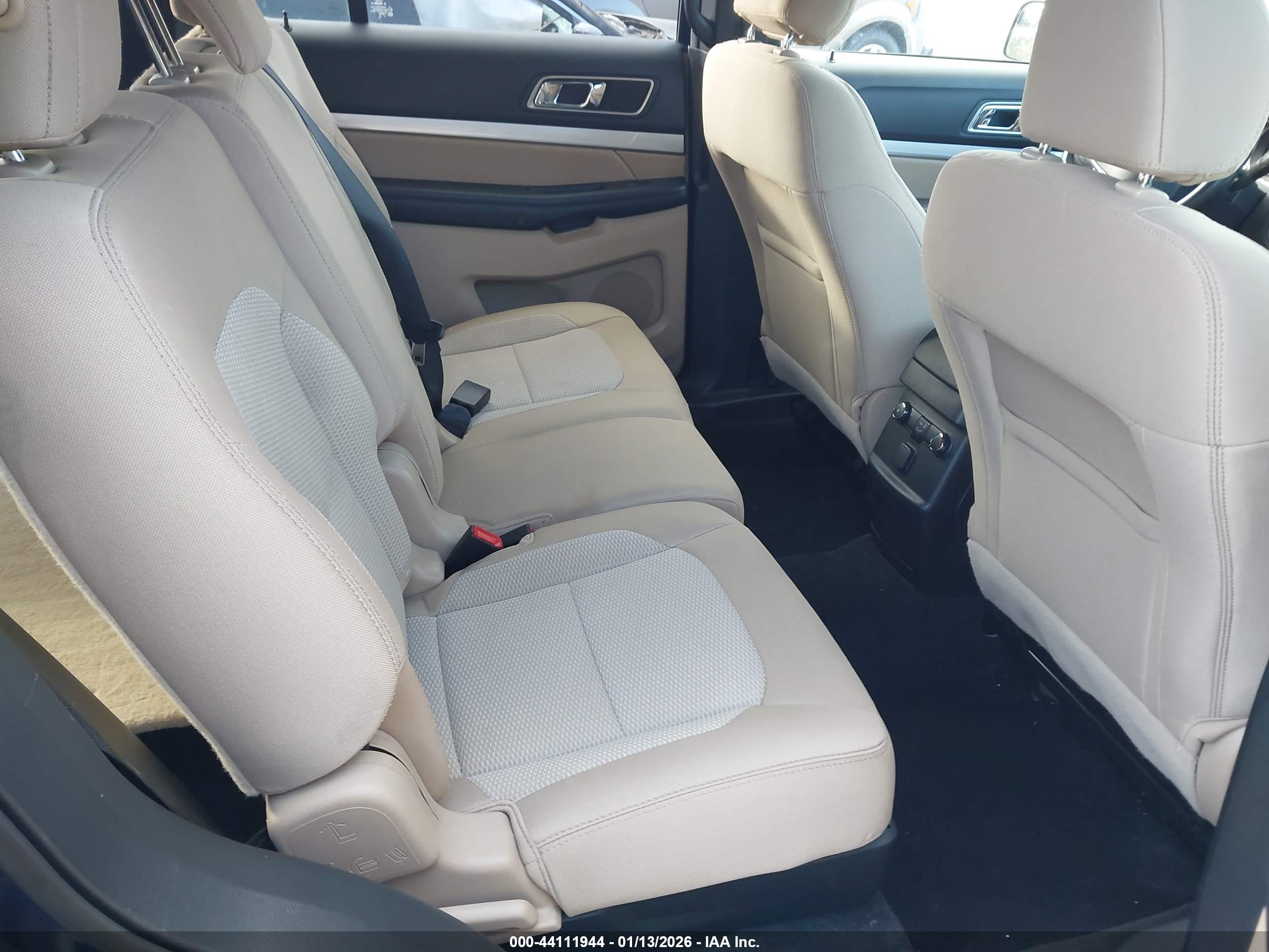 FORD EXPLORER image 8
