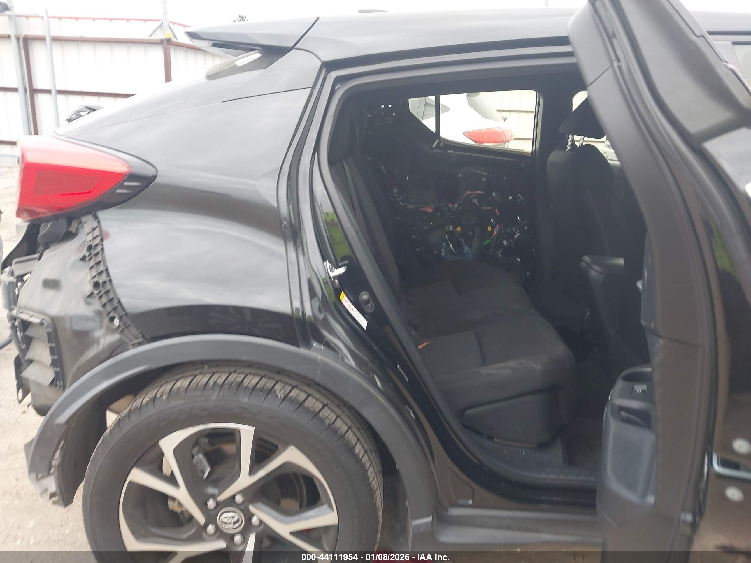 TOYOTA C-HR image 8