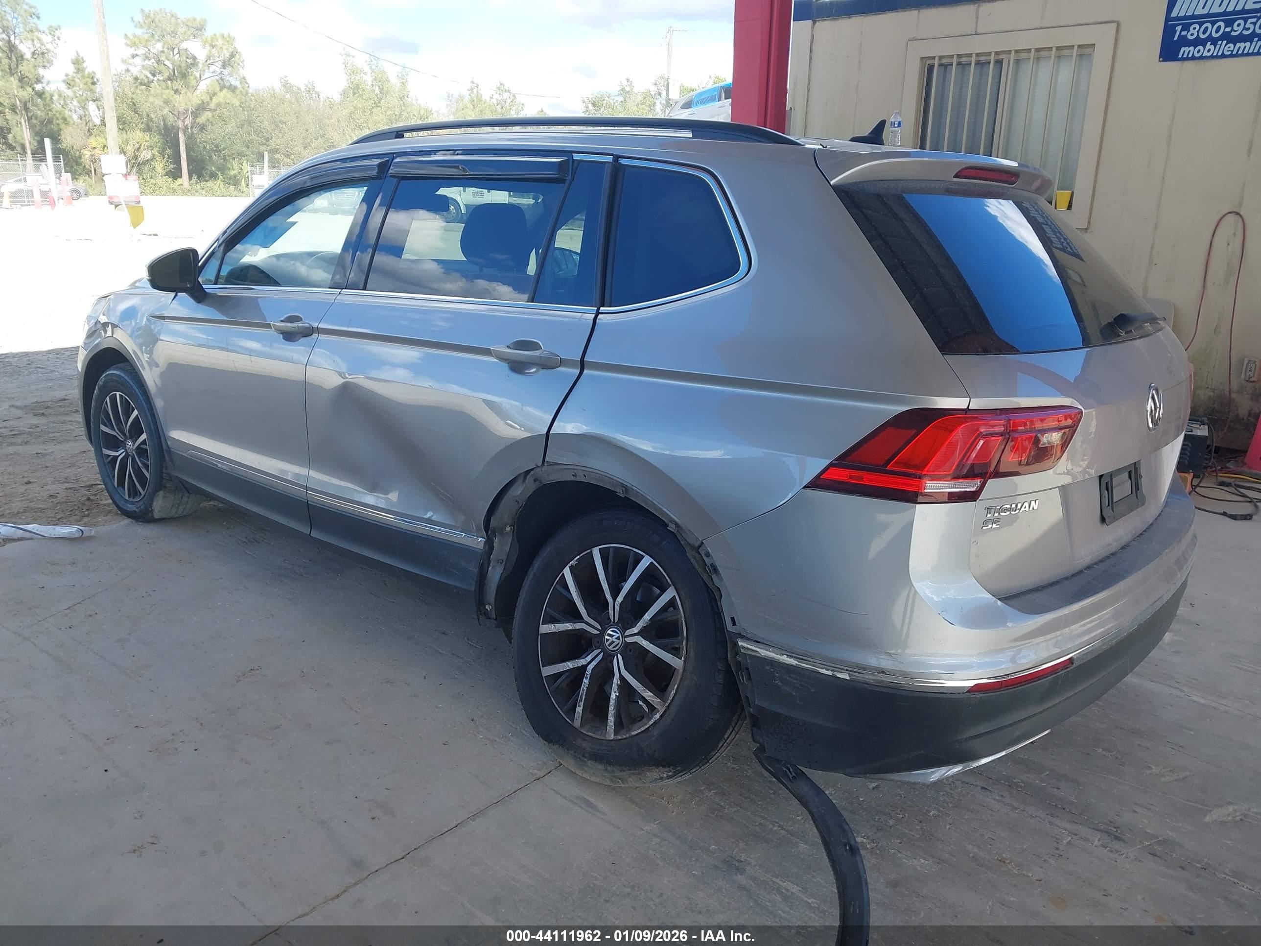 VOLKSWAGEN TIGUAN image 3