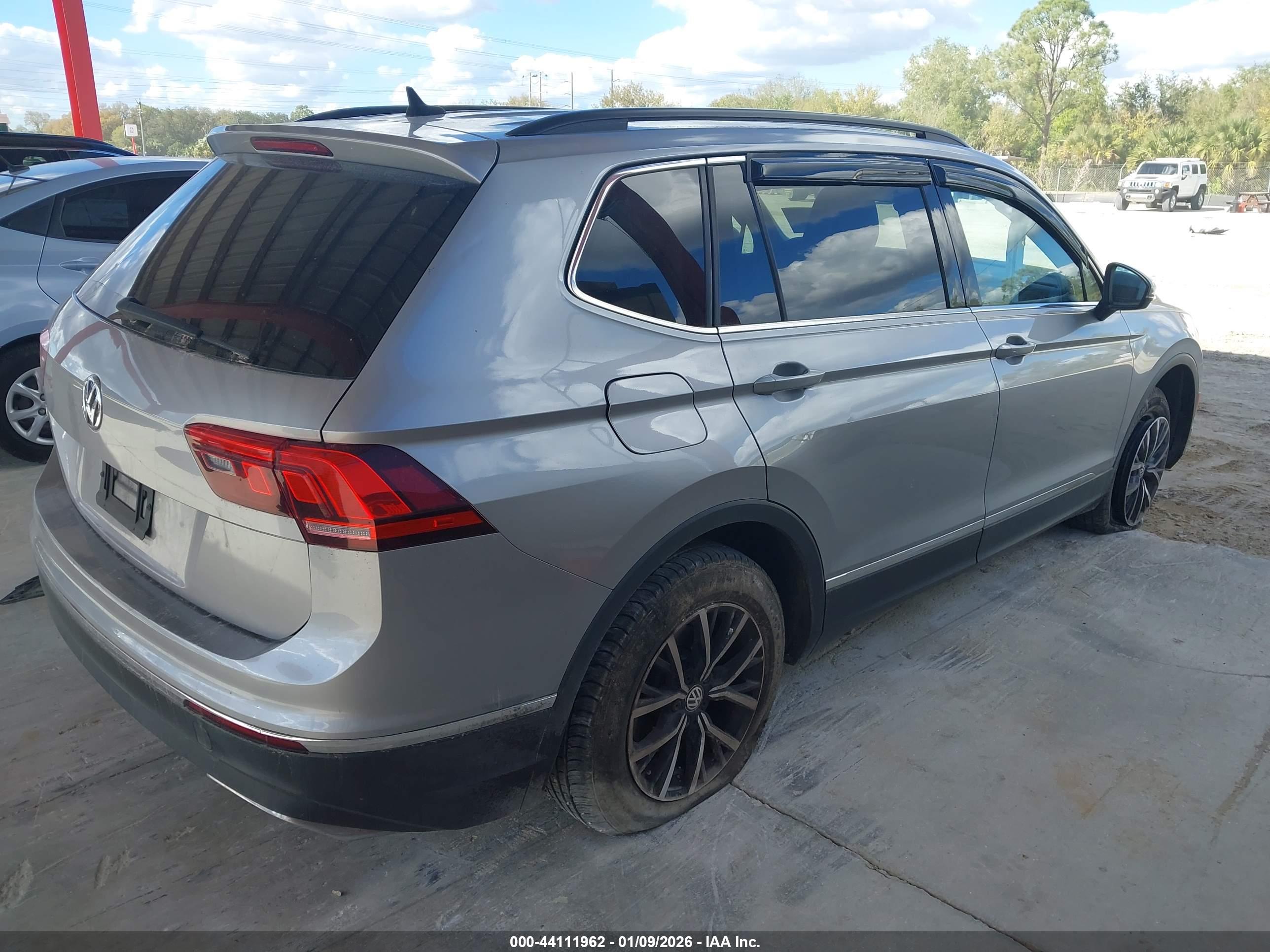 VOLKSWAGEN TIGUAN image 4