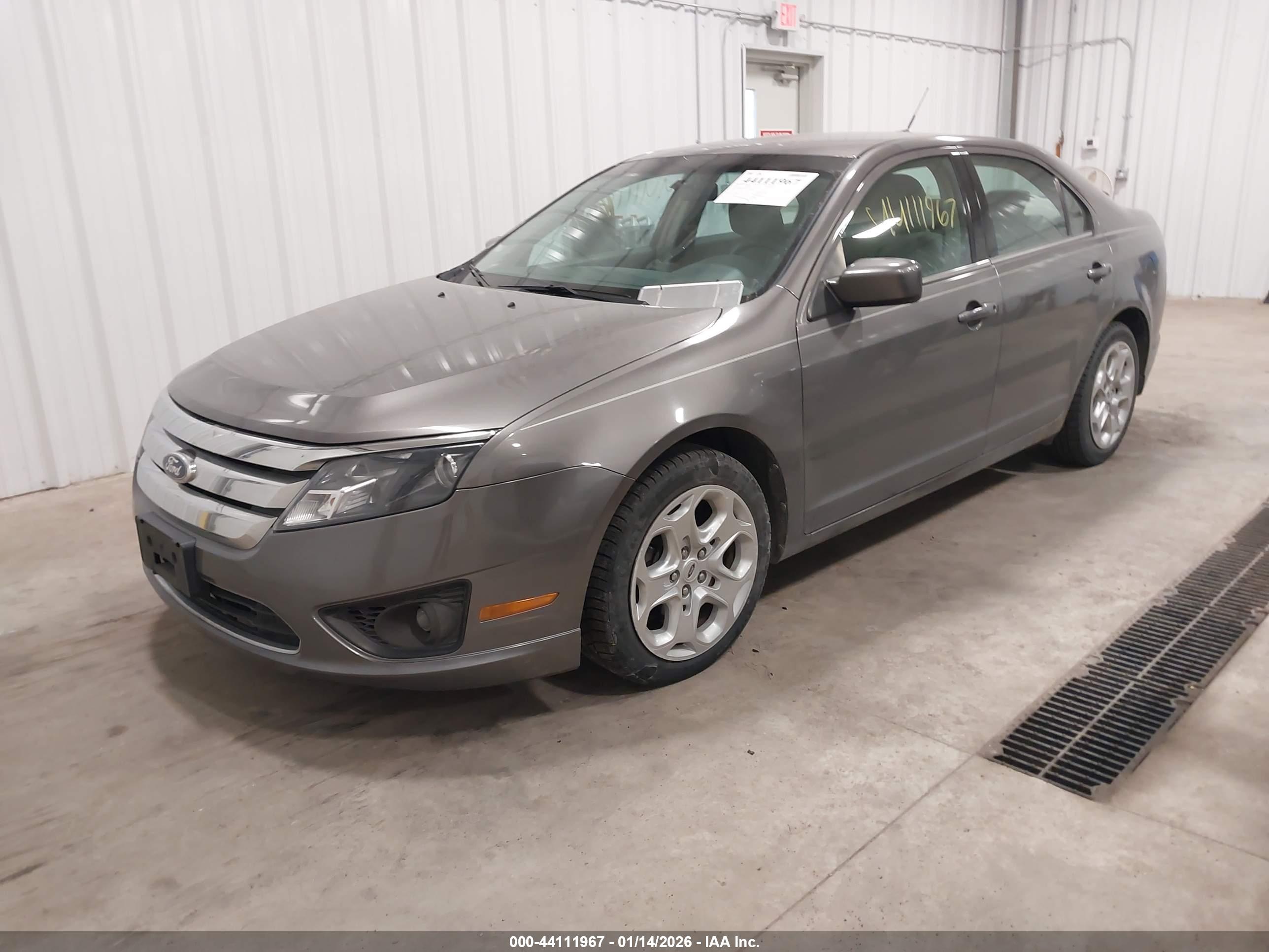 FORD FUSION image 2
