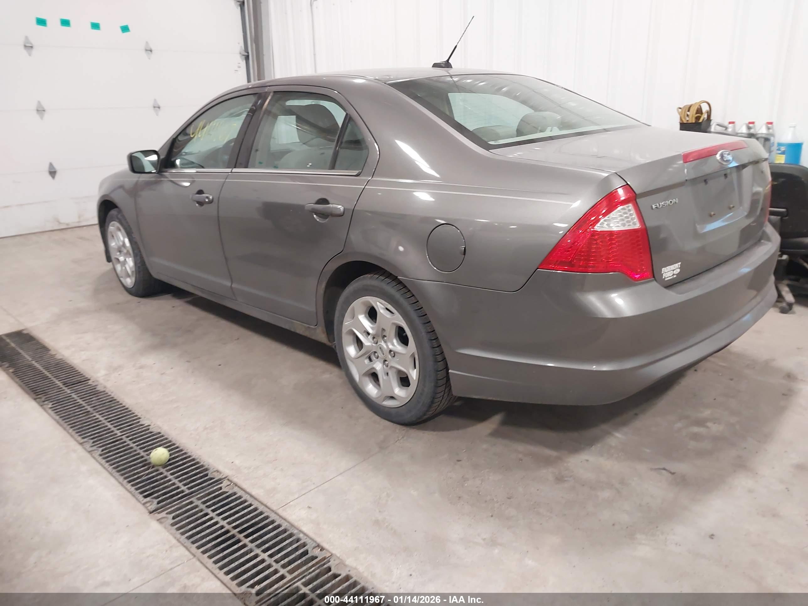 FORD FUSION image 3