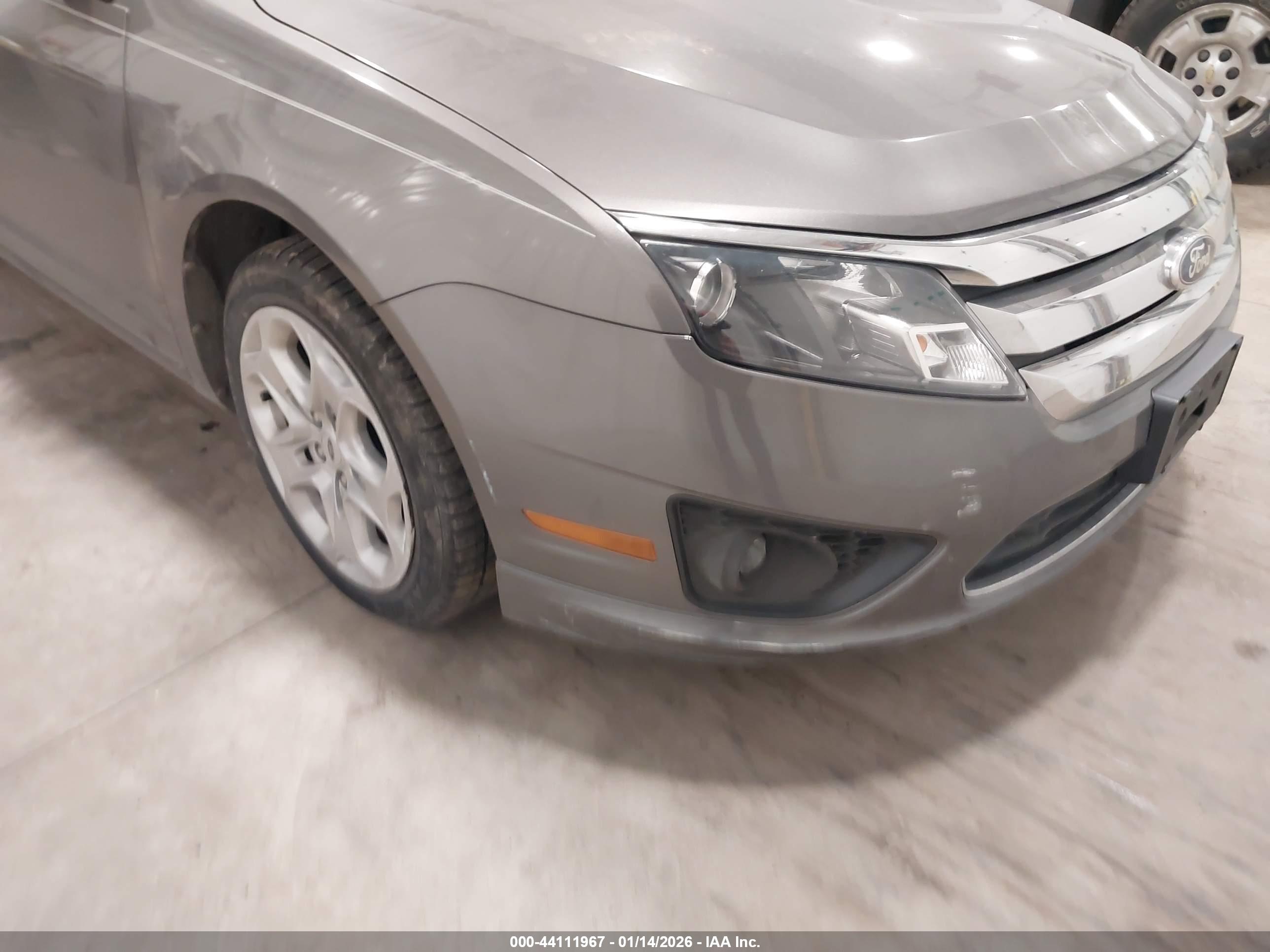 FORD FUSION image 6