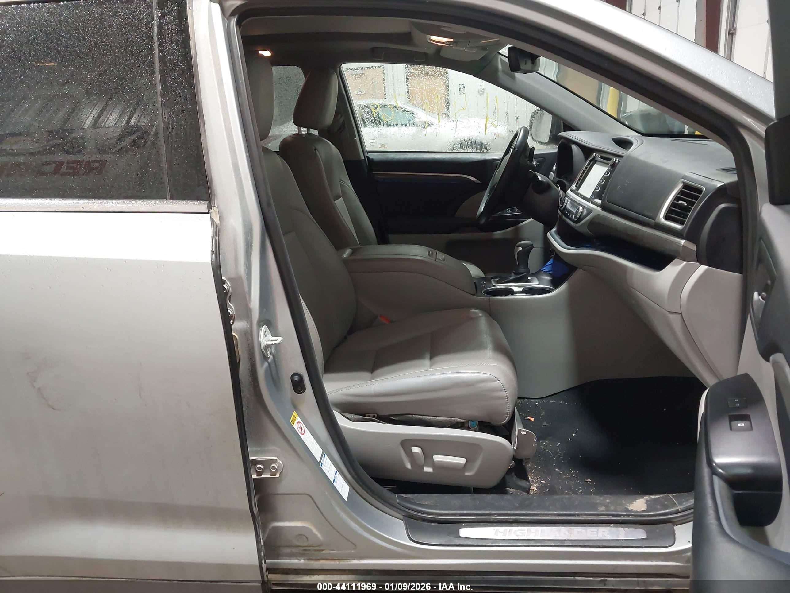 TOYOTA HIGHLANDER image 5