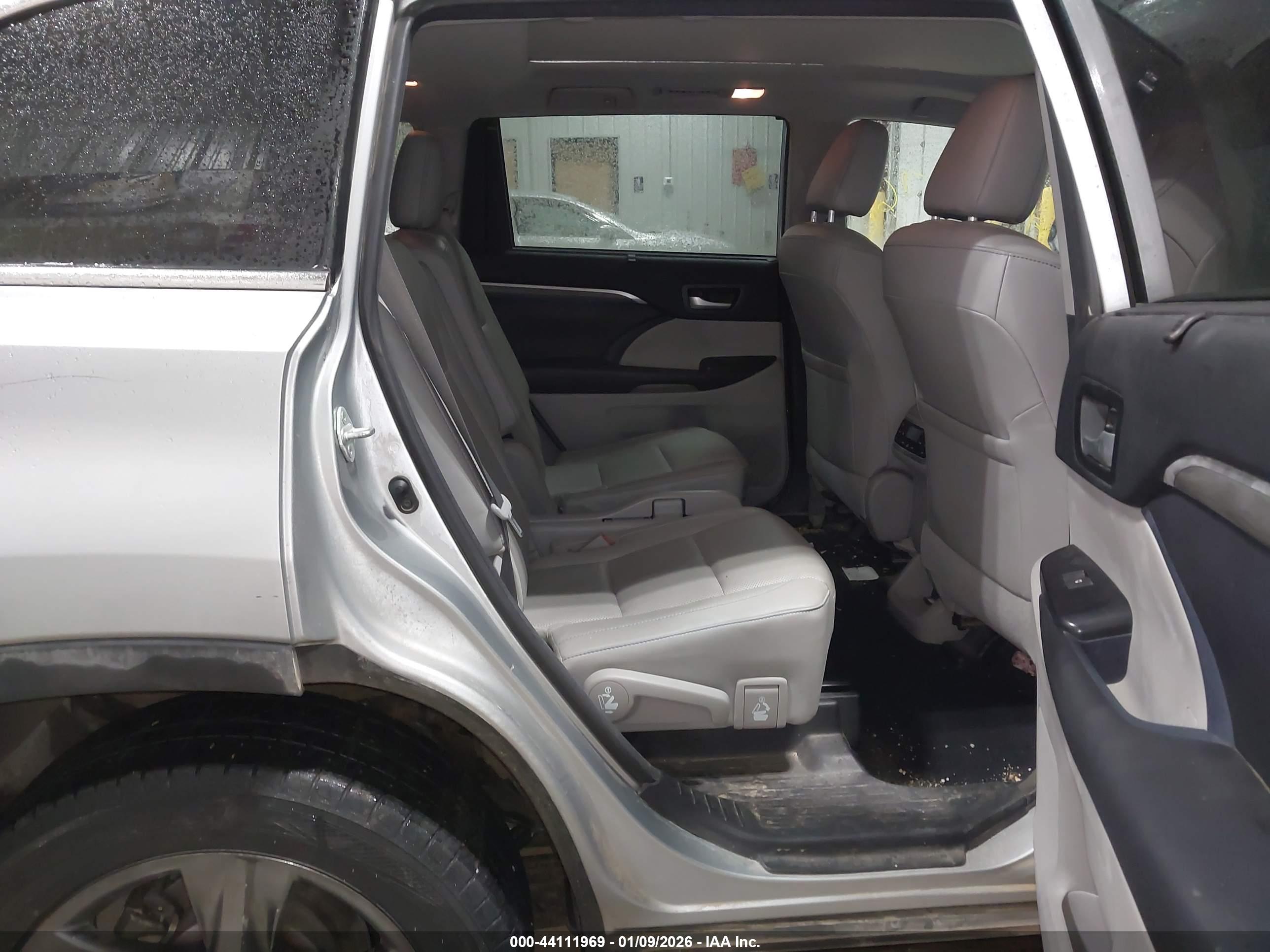TOYOTA HIGHLANDER image 8