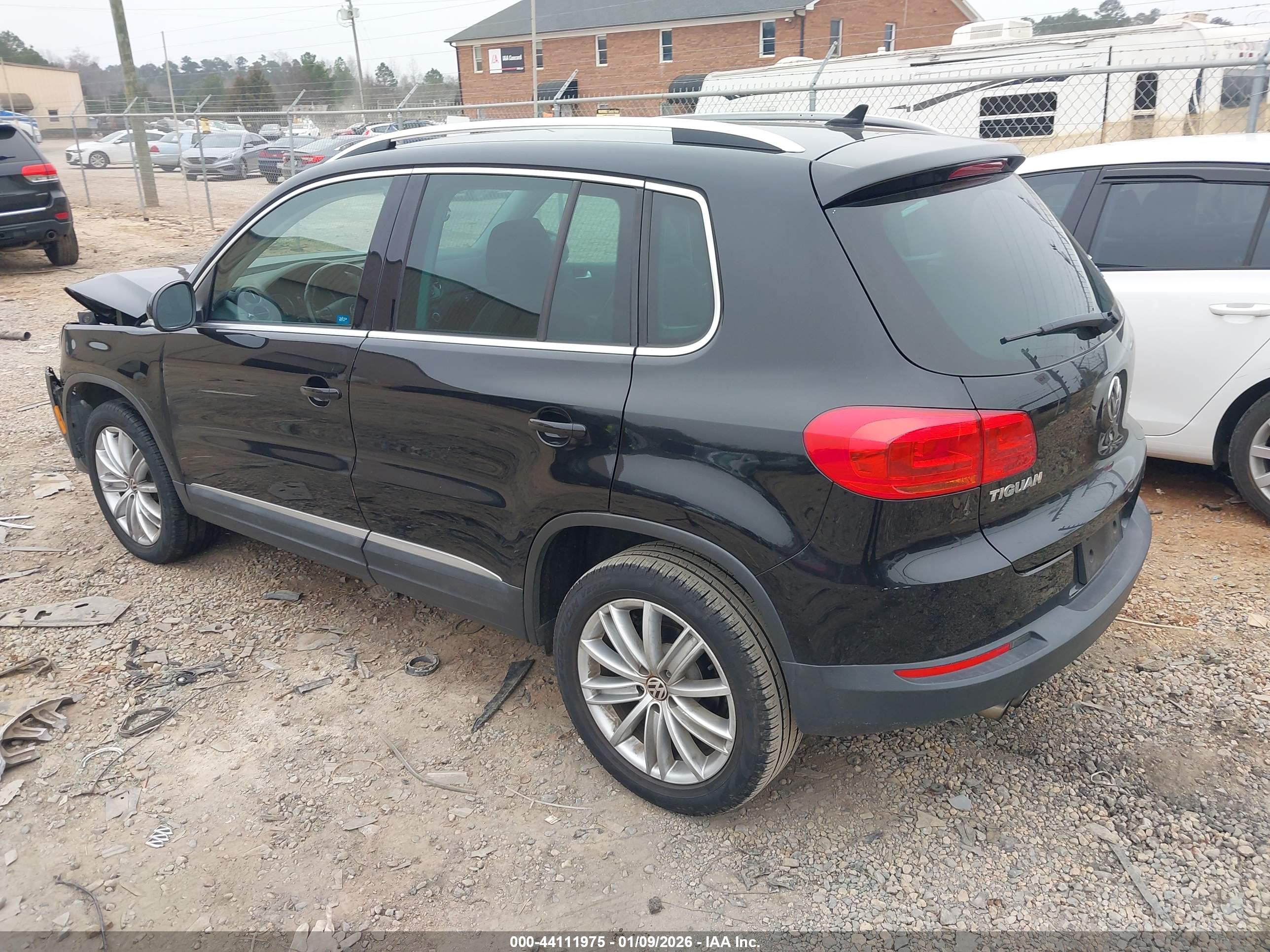 VOLKSWAGEN TIGUAN image 3