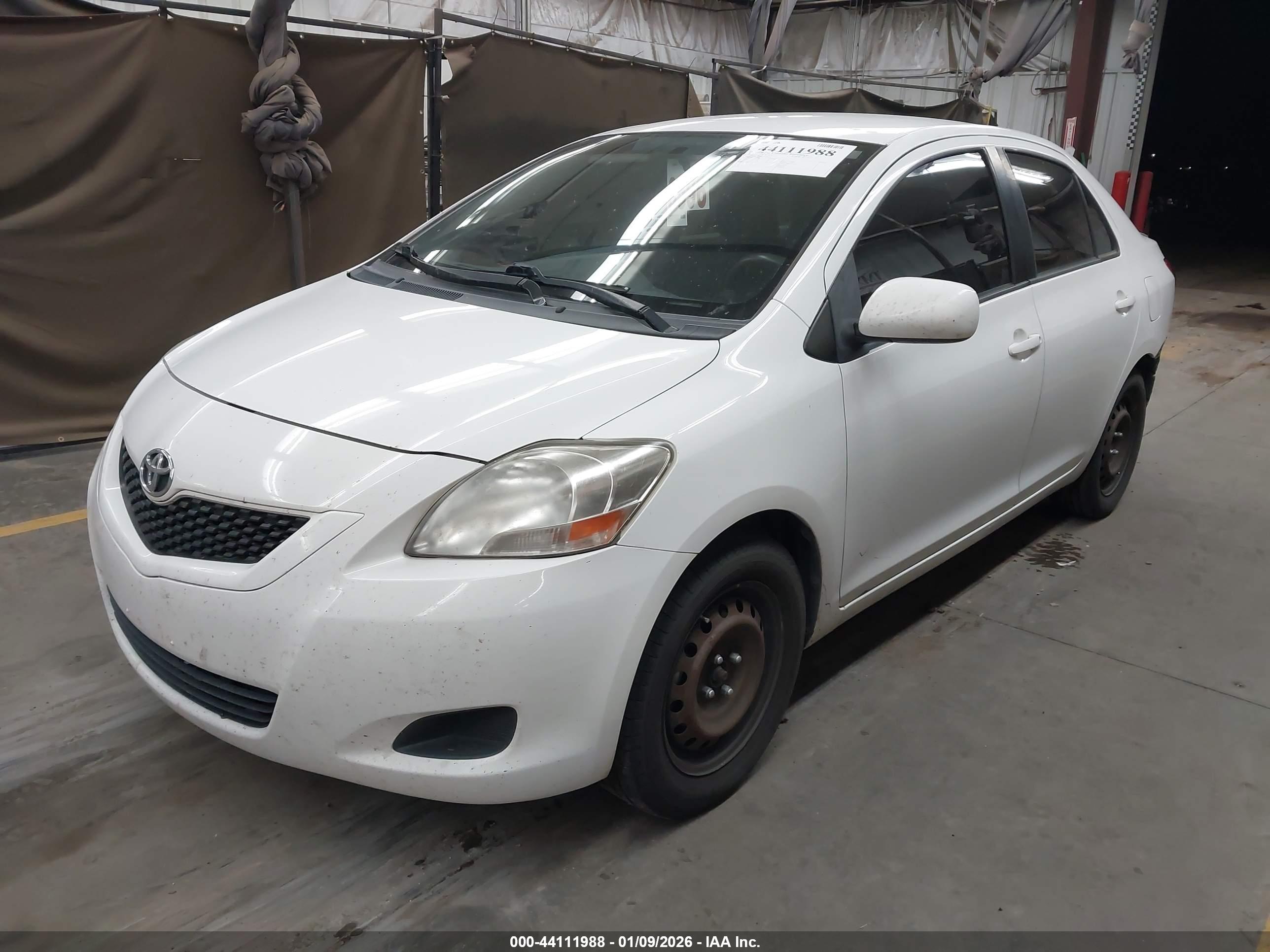 TOYOTA YARIS image 2