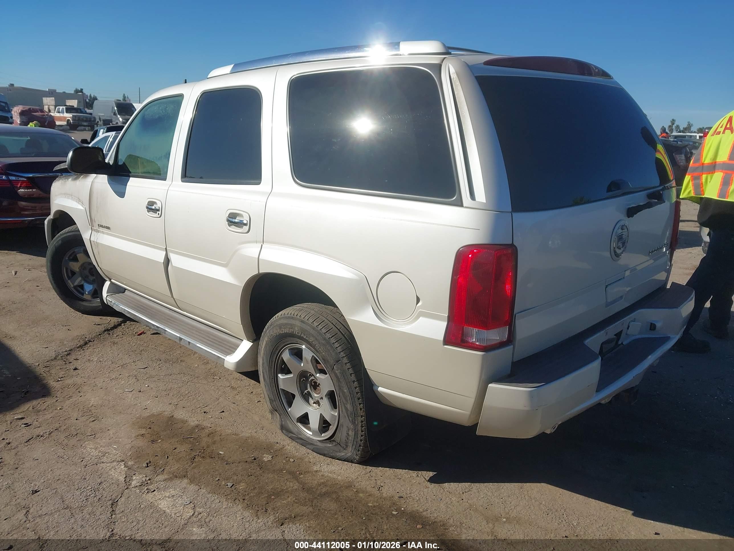 CADILLAC ESCALADE image 3