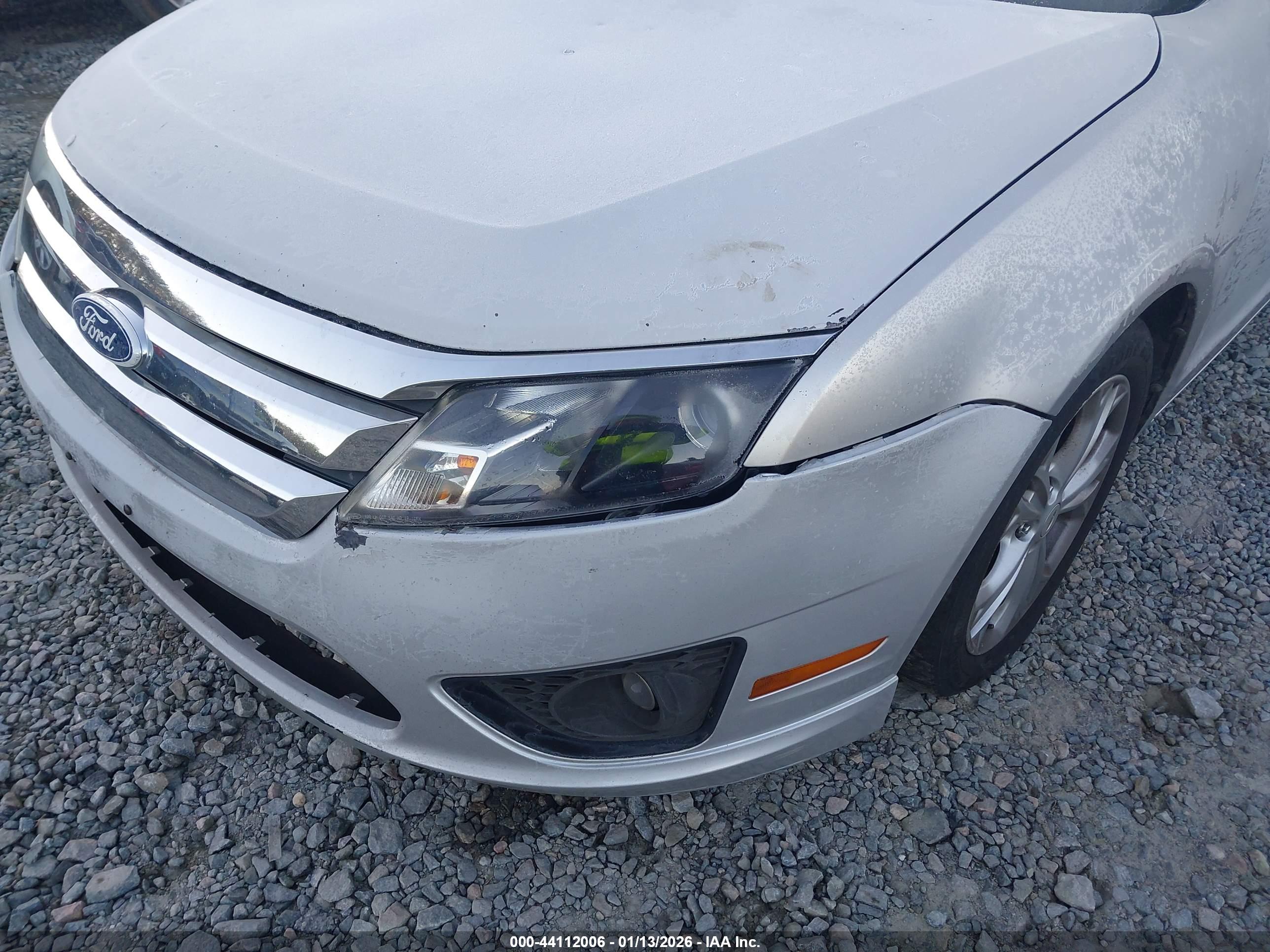FORD FUSION image 6