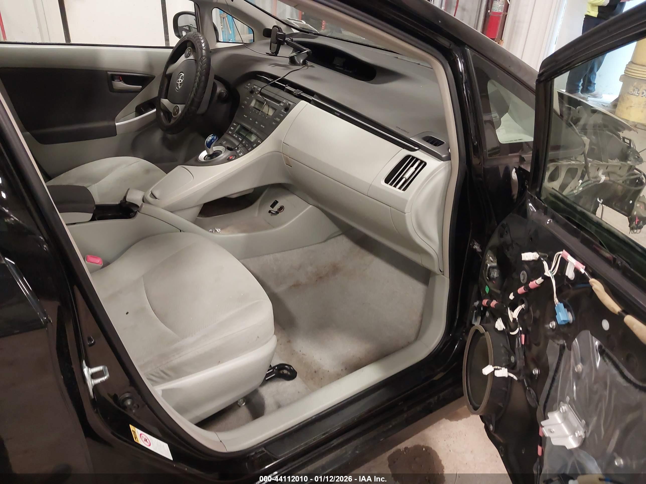 TOYOTA PRIUS image 5
