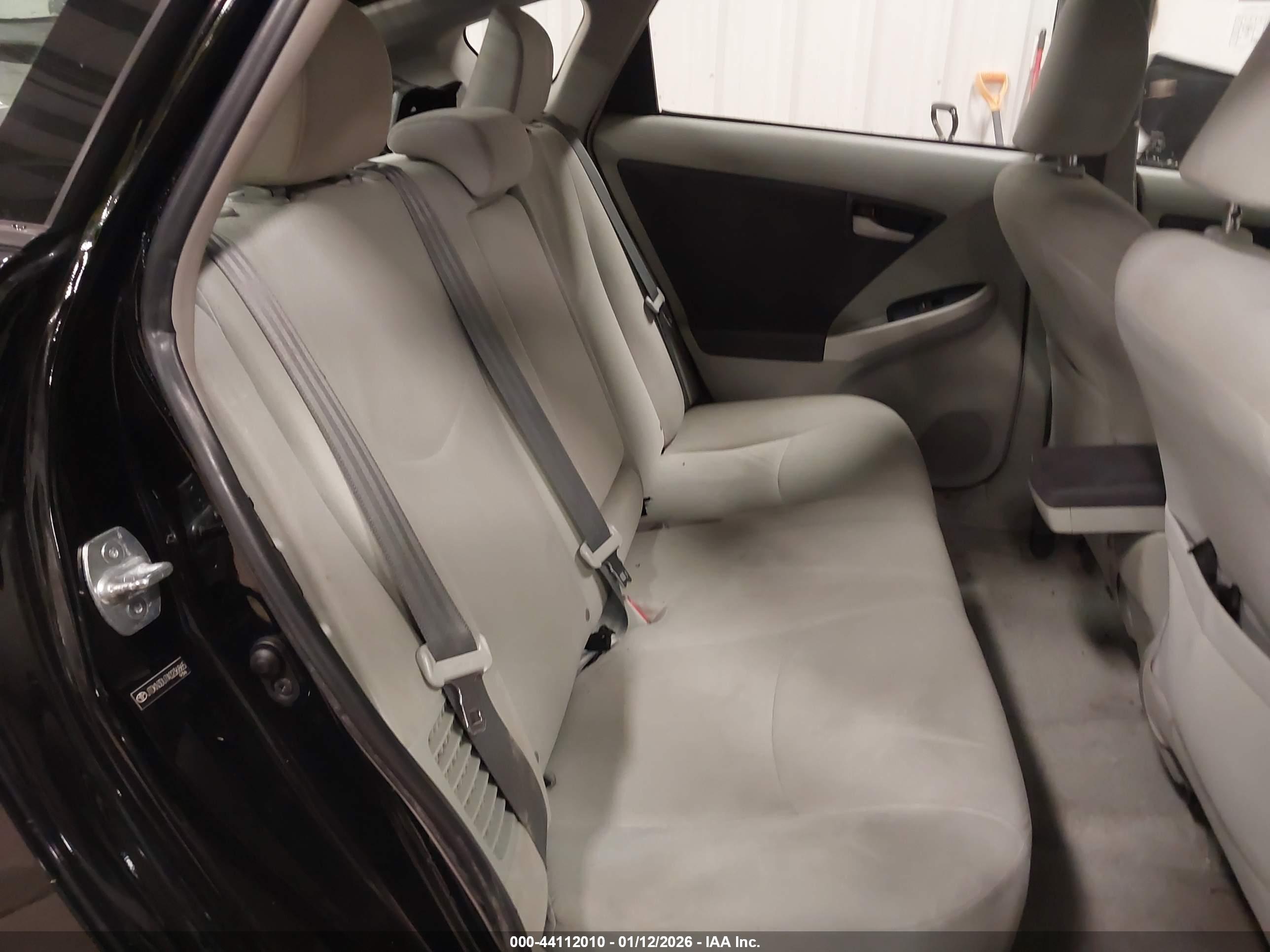 TOYOTA PRIUS image 8