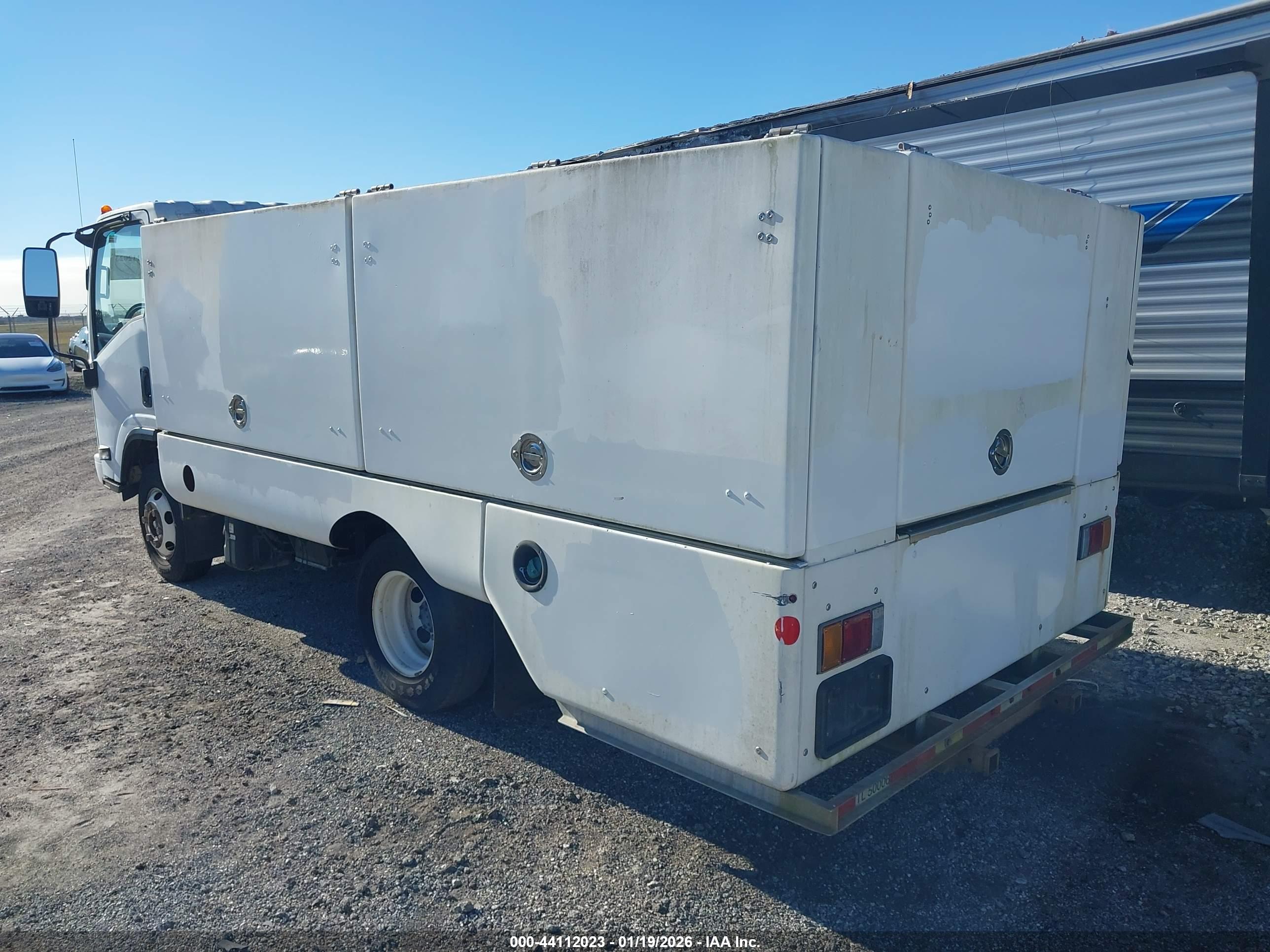 ISUZU NPR image 3