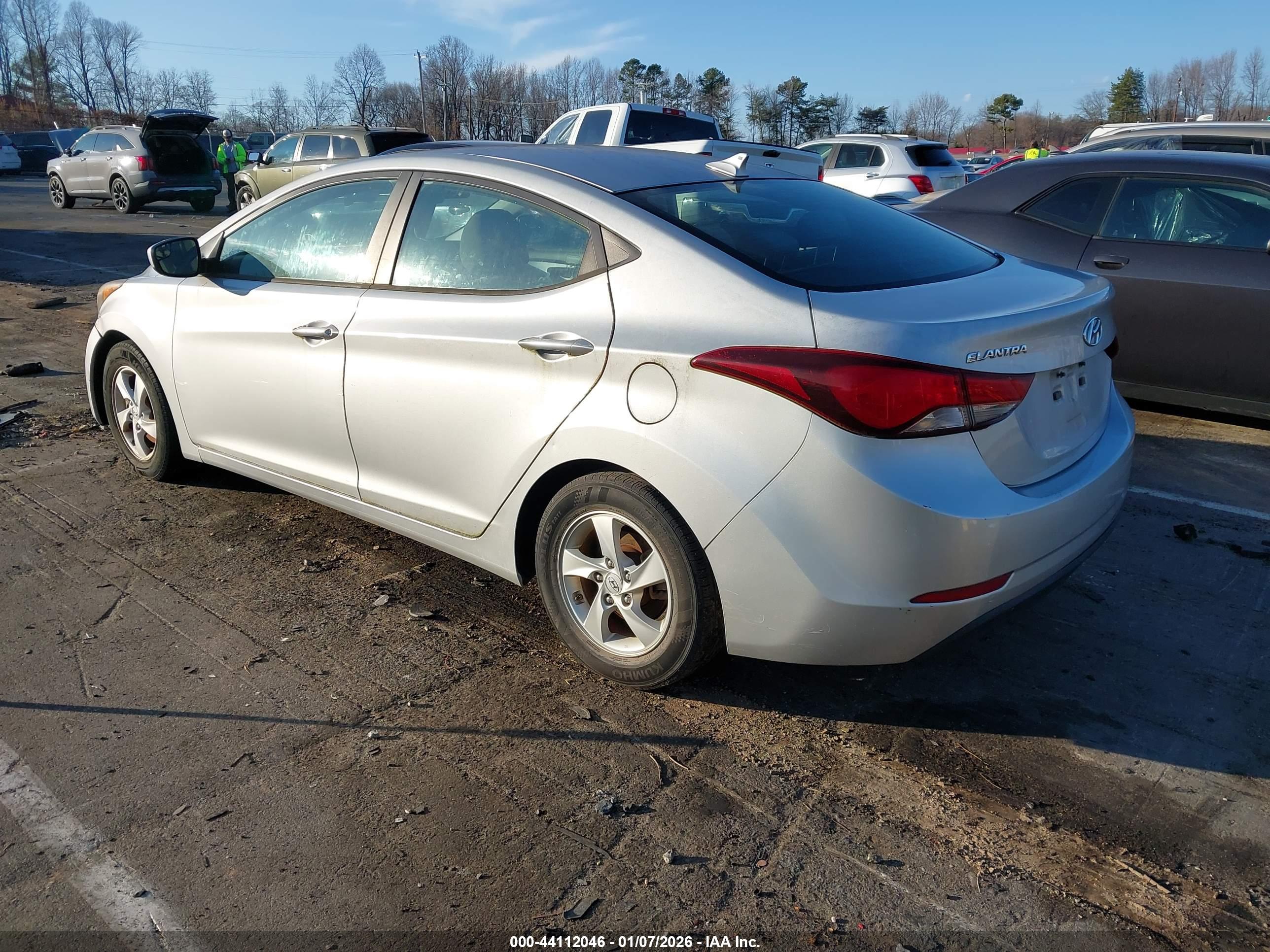HYUNDAI ELANTRA image 3