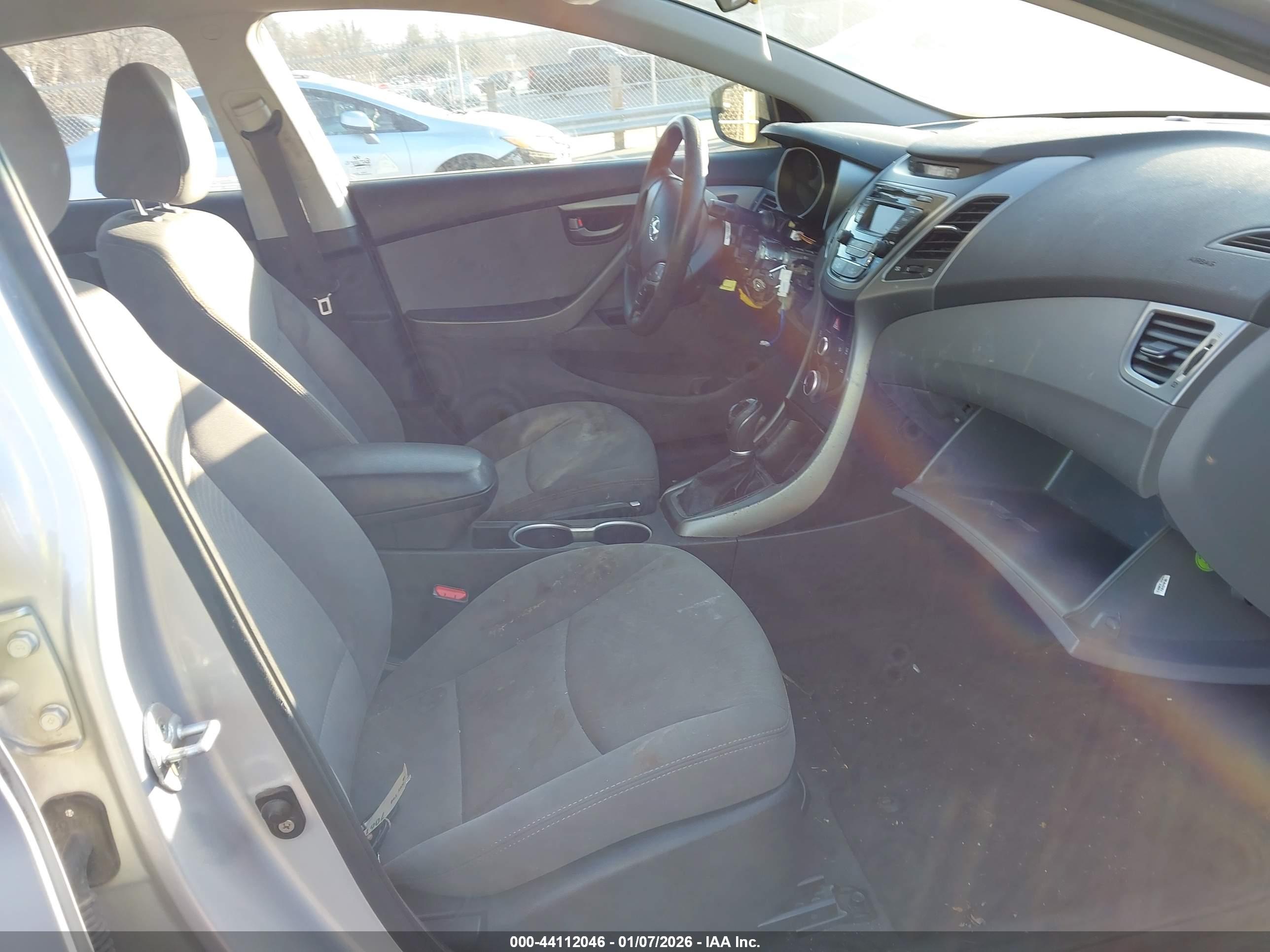 HYUNDAI ELANTRA image 5