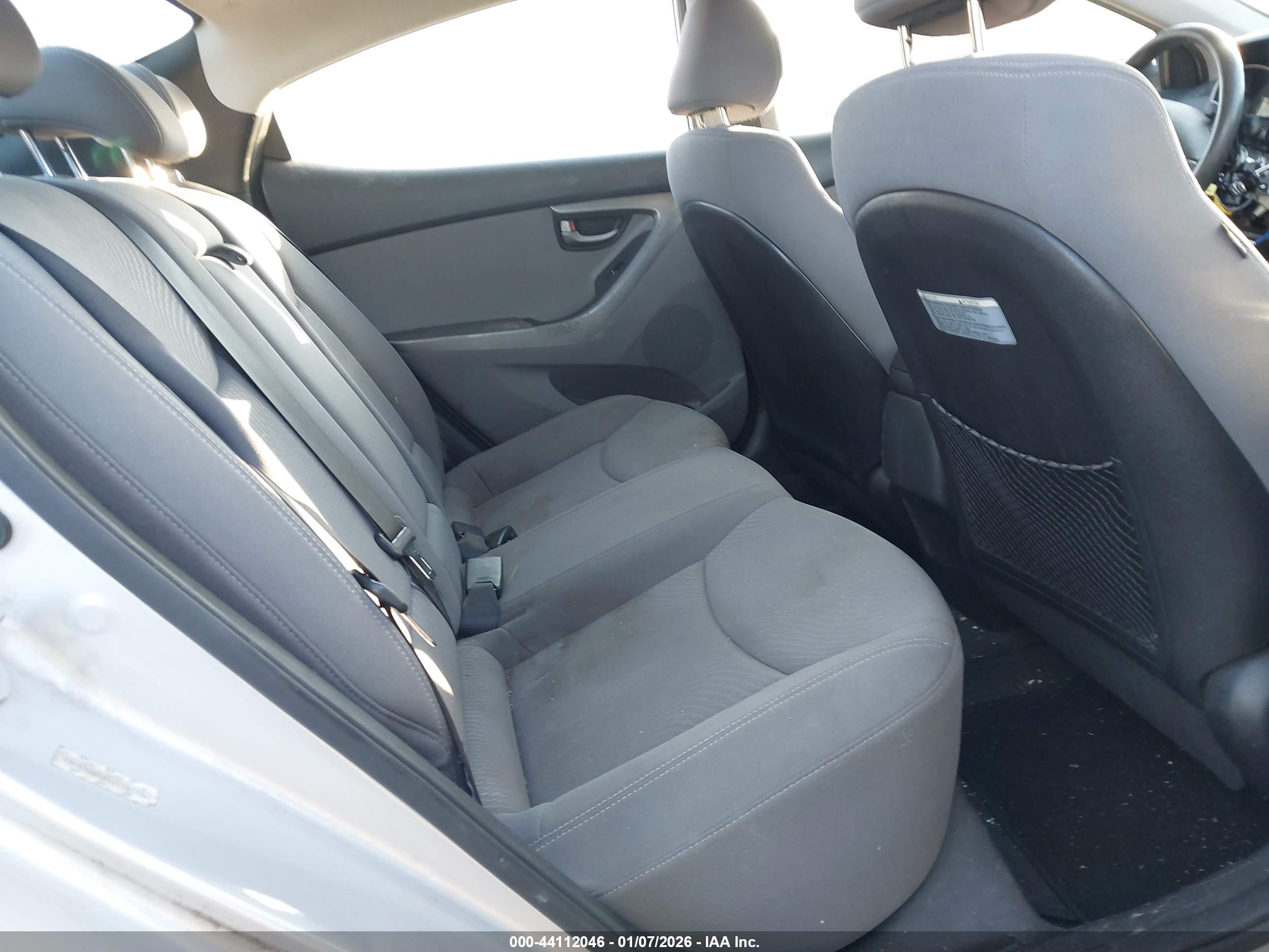 HYUNDAI ELANTRA image 8