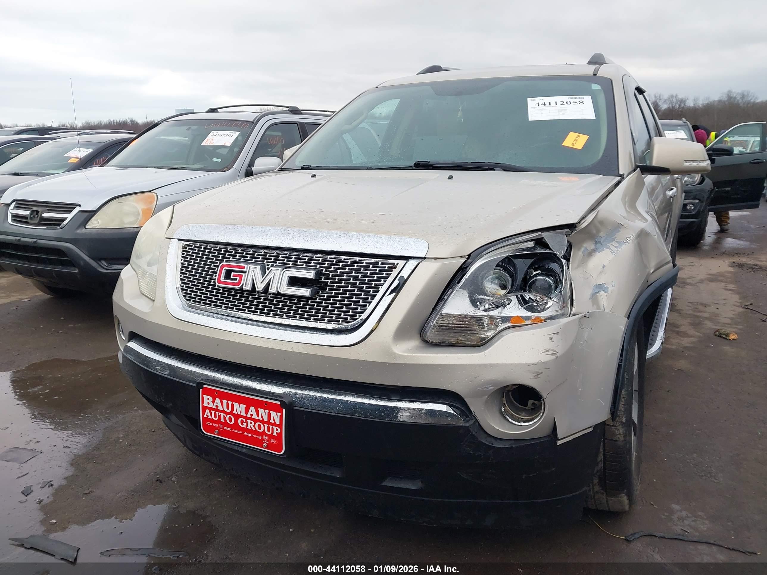 GMC ACADIA image 2