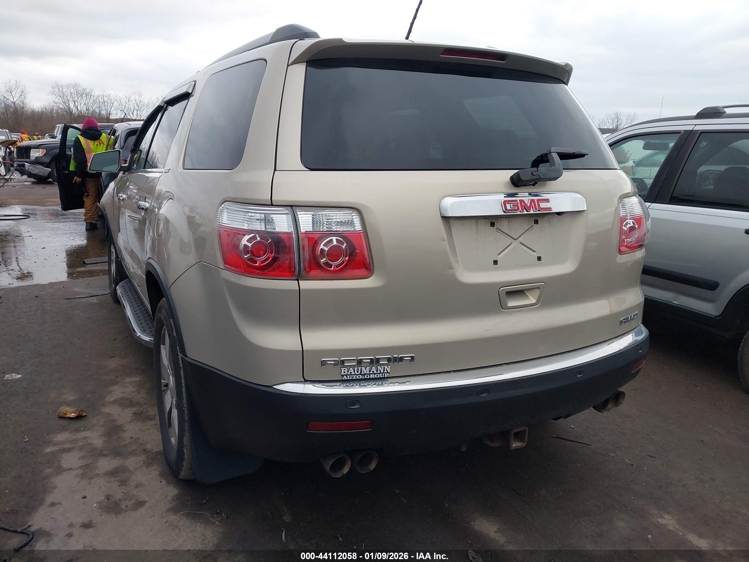 GMC ACADIA image 3