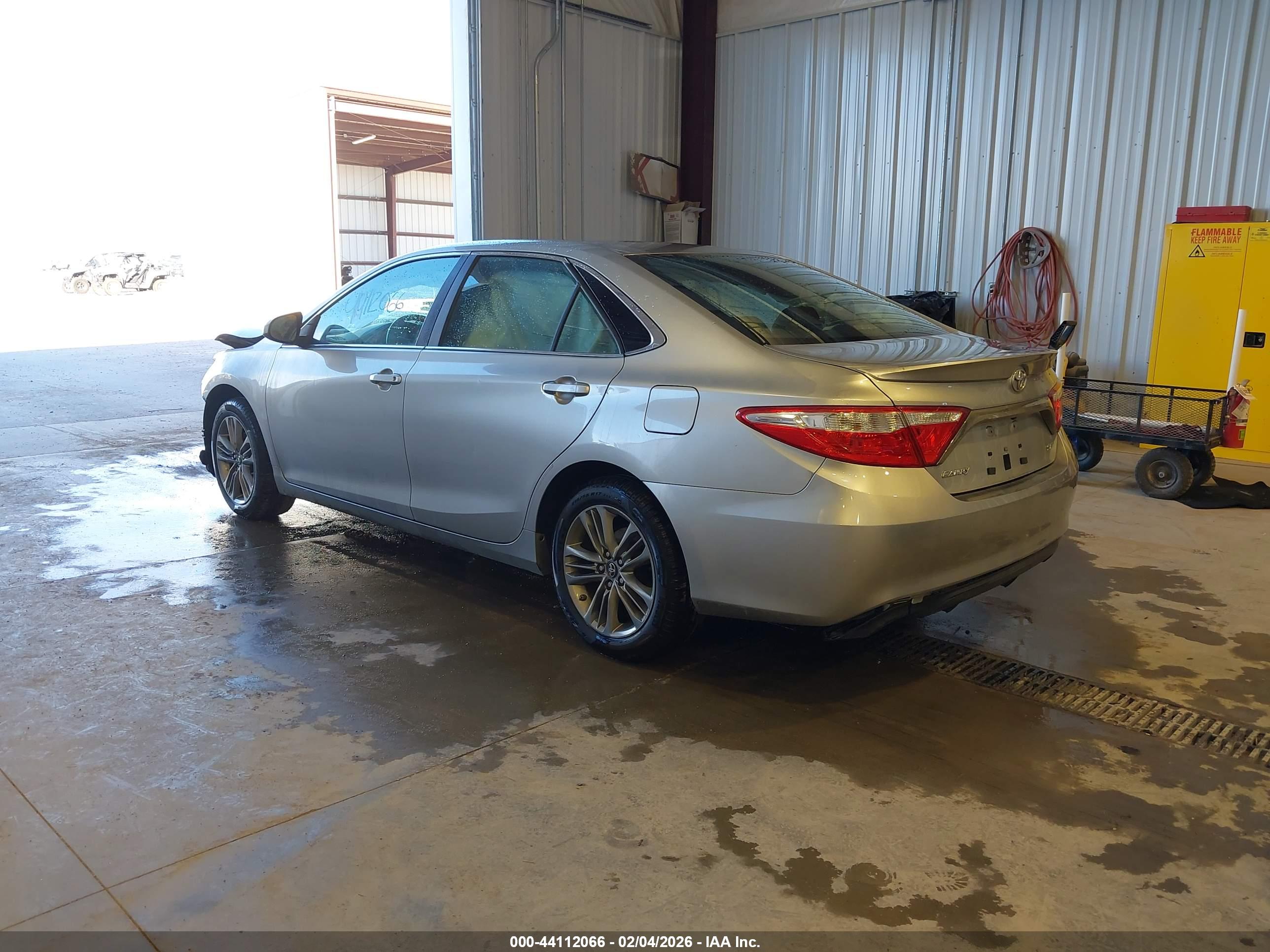 TOYOTA CAMRY image 3