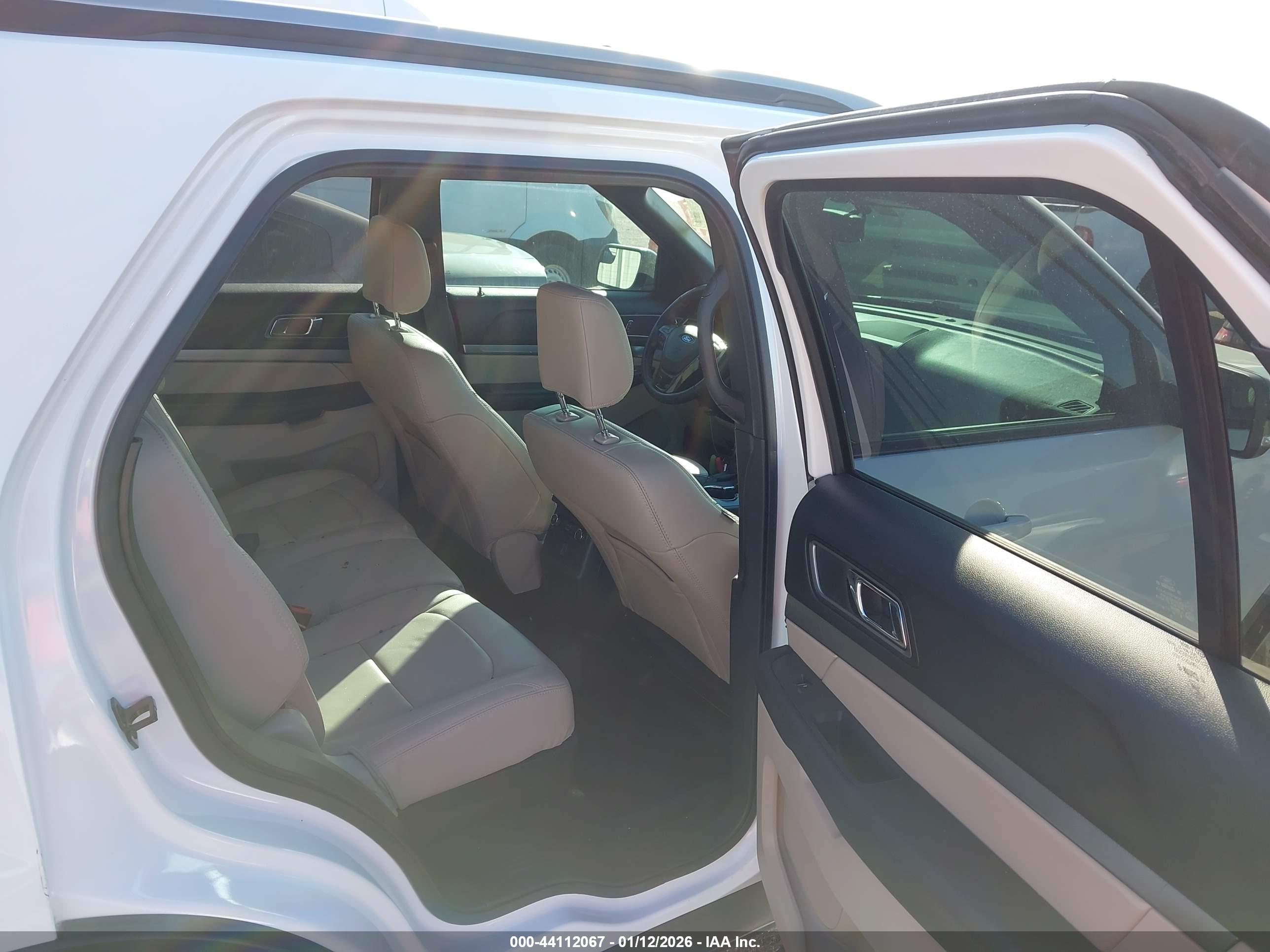 FORD EXPLORER image 8