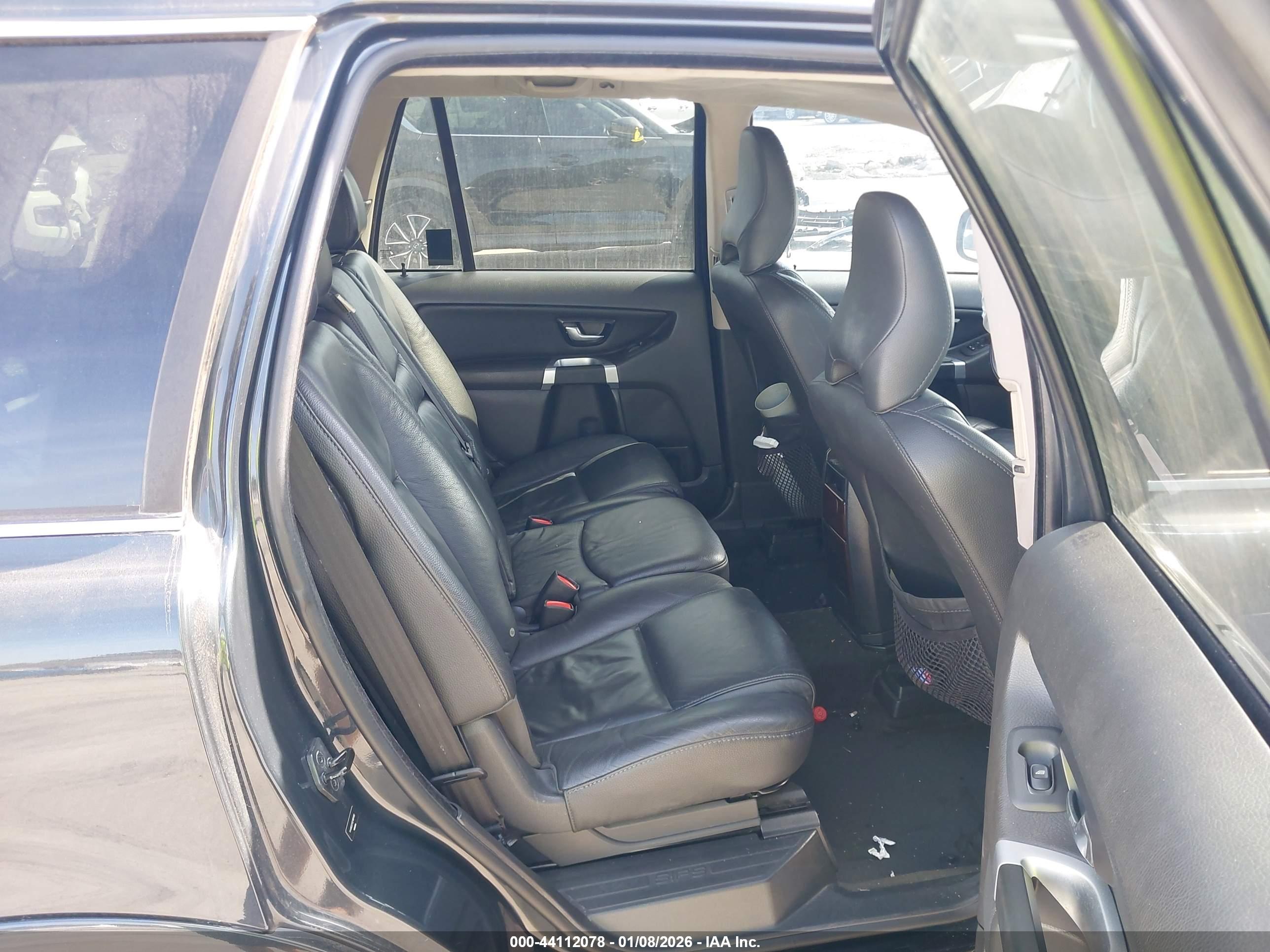VOLVO XC90 image 8