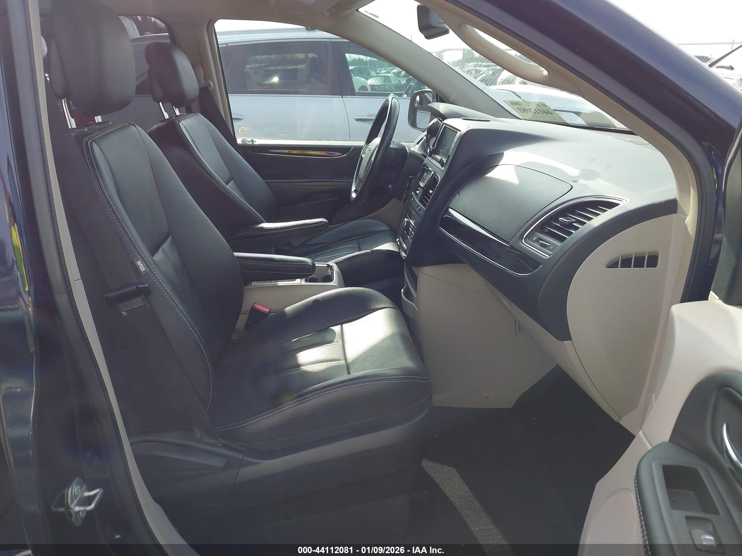 CHRYSLER TOWN image 5
