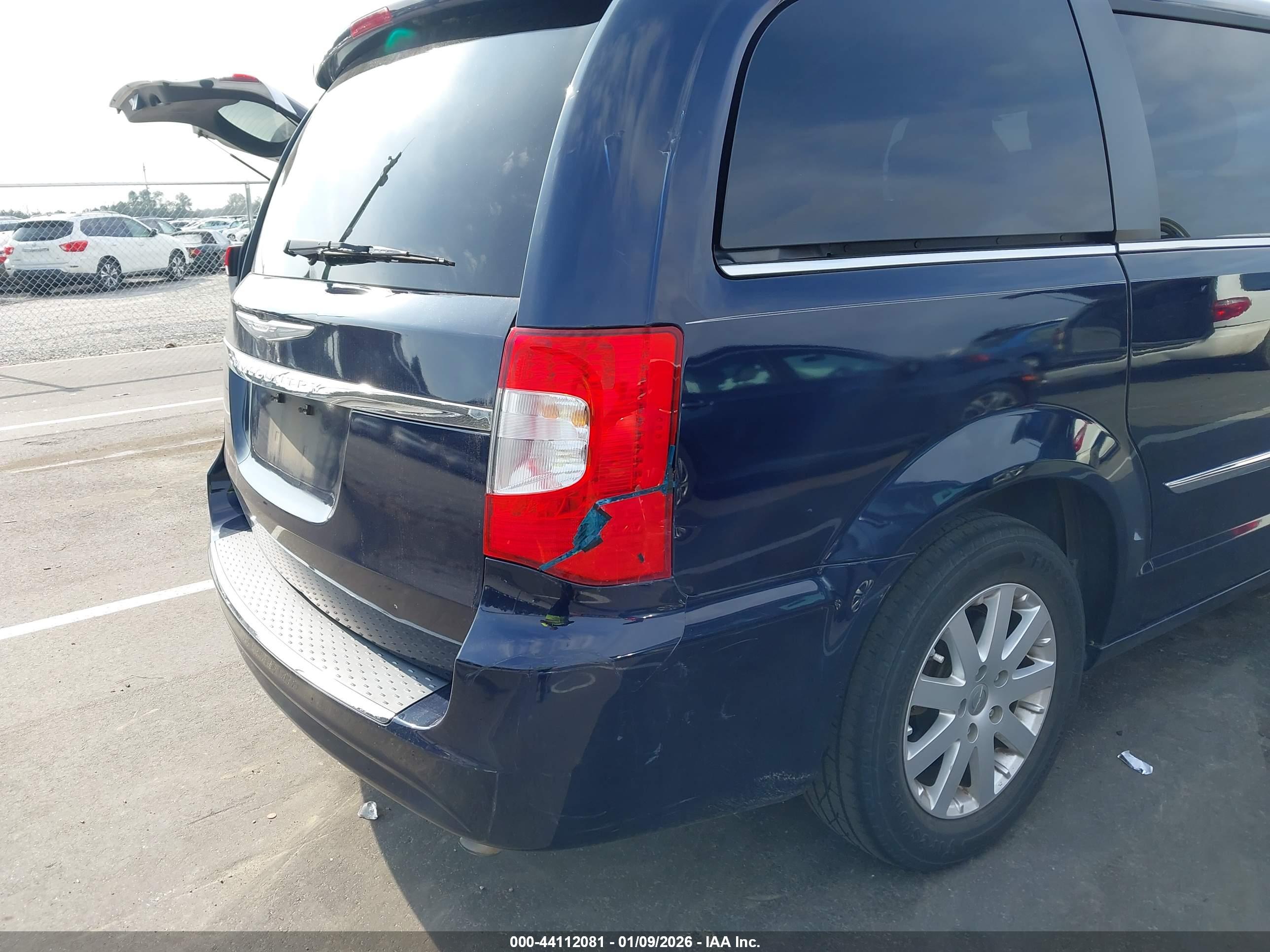 CHRYSLER TOWN image 6