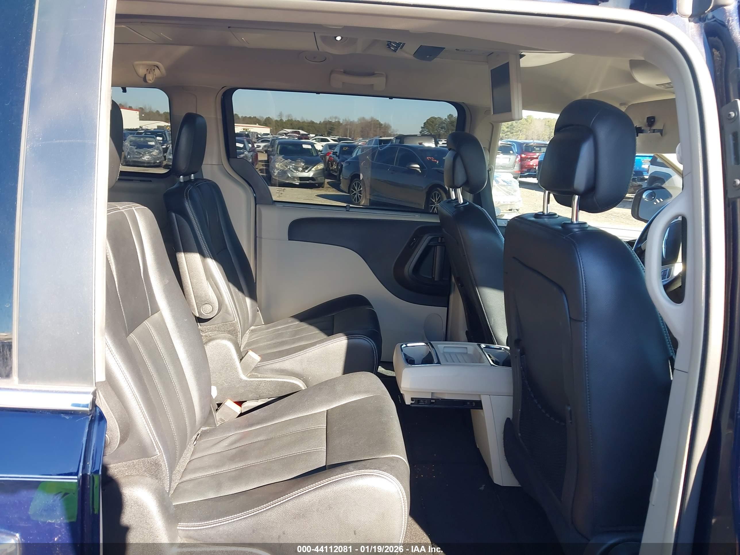 CHRYSLER TOWN image 8