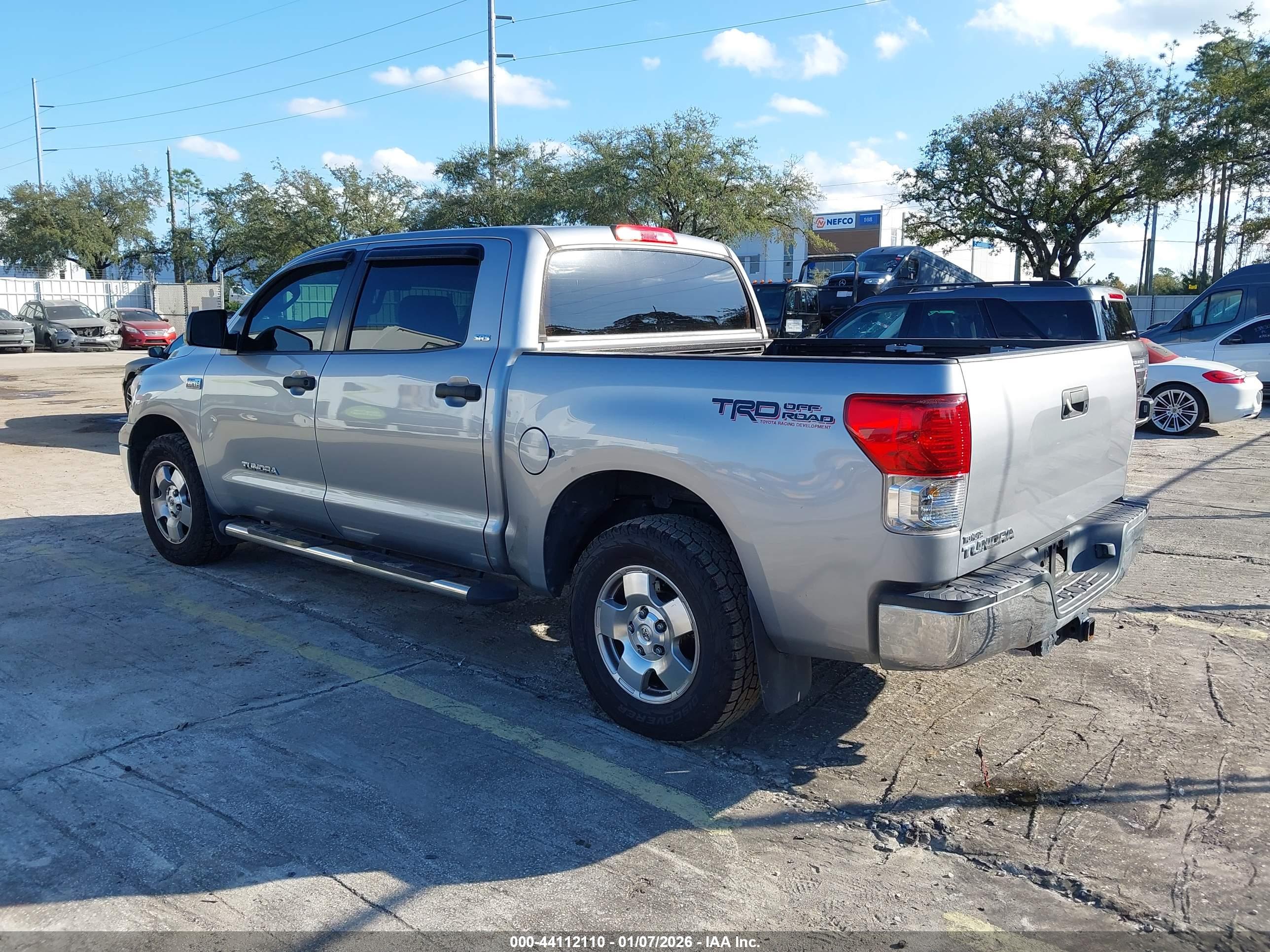 TOYOTA TUNDRA image 3