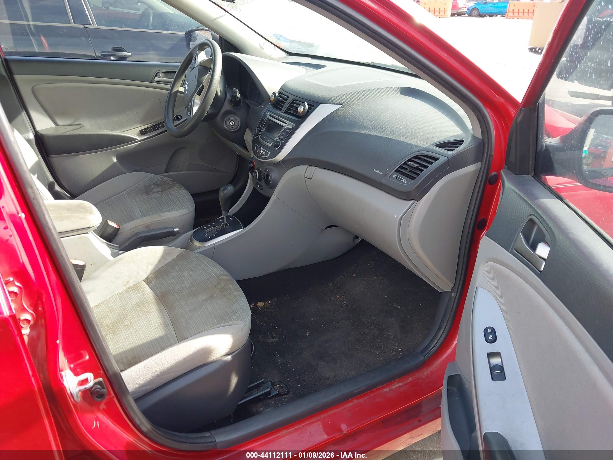 HYUNDAI ACCENT image 5