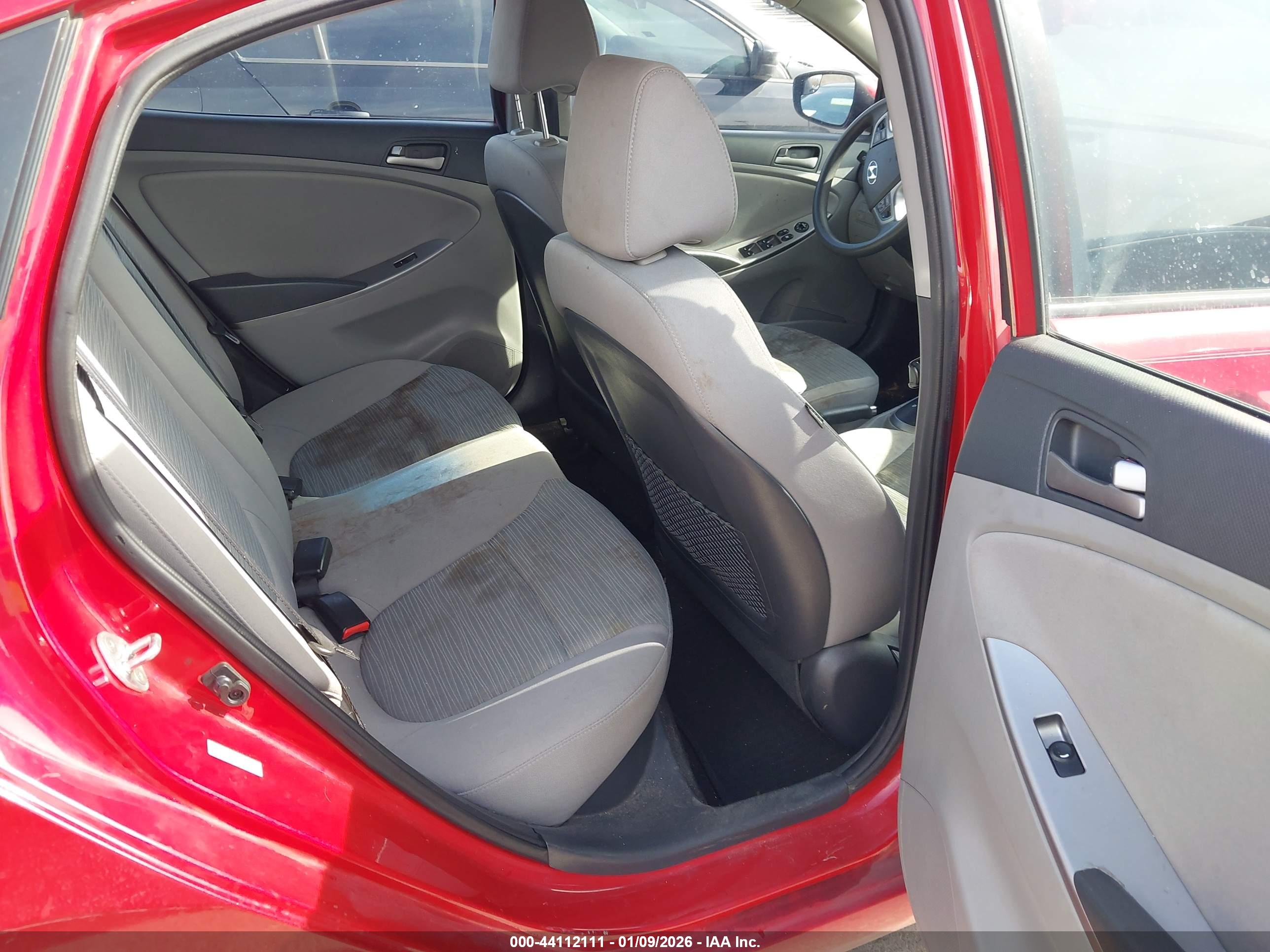 HYUNDAI ACCENT image 8
