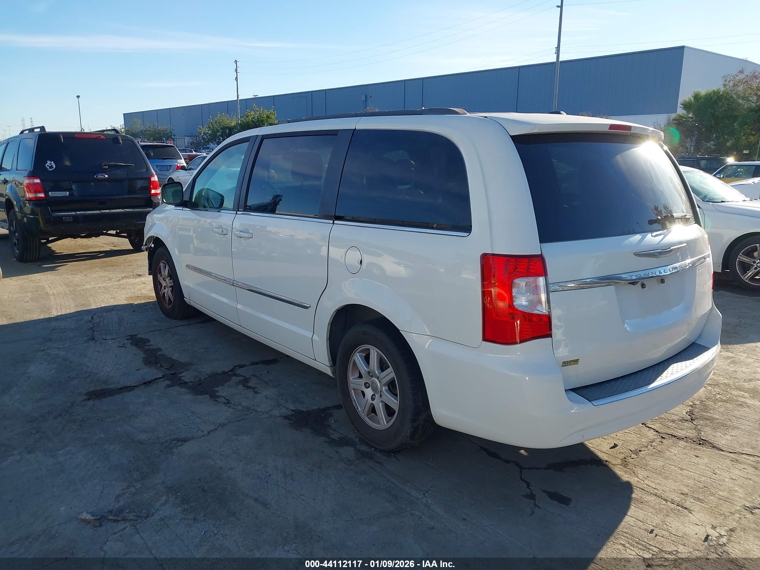 CHRYSLER TOWN image 3