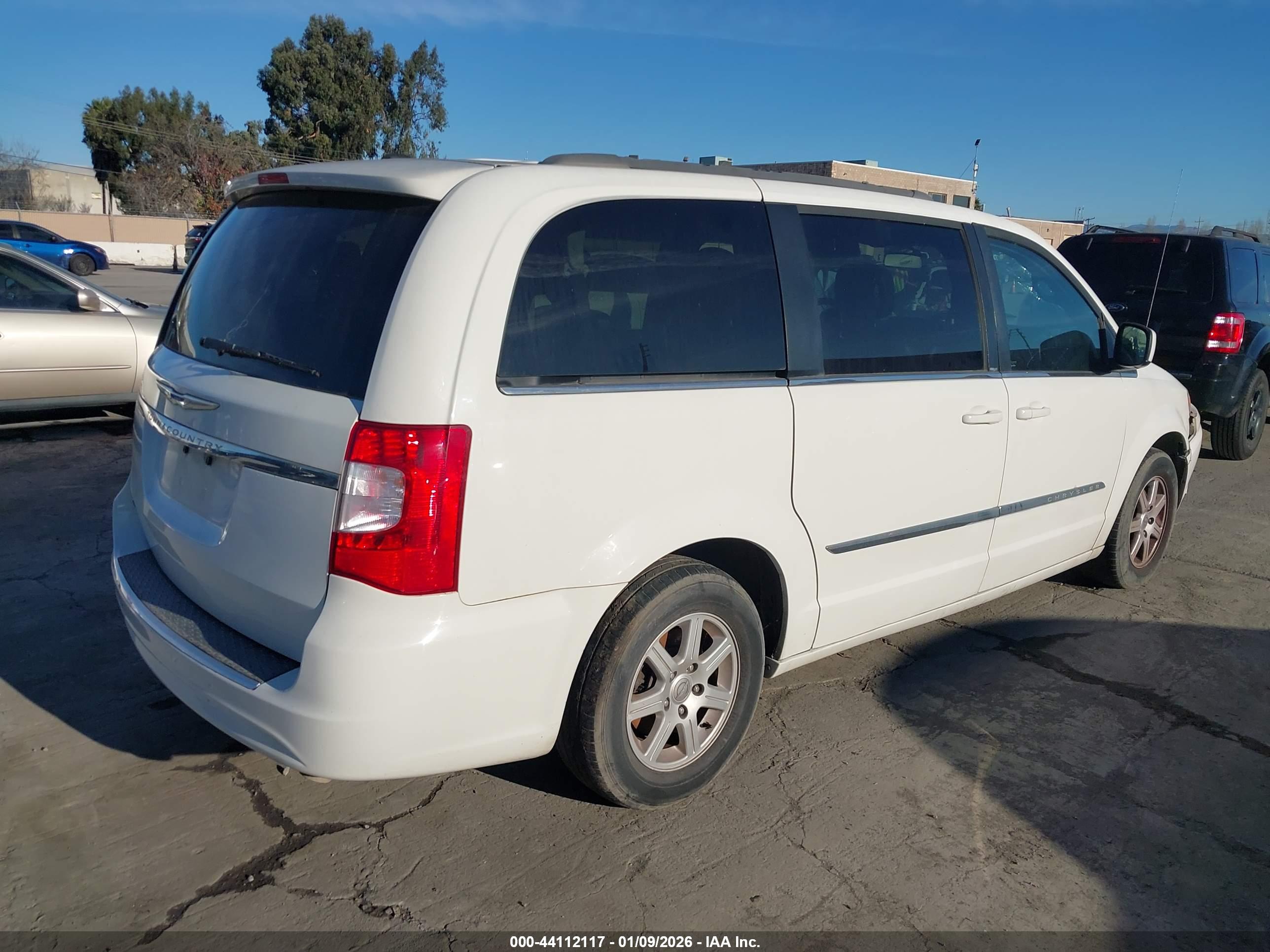 CHRYSLER TOWN image 4