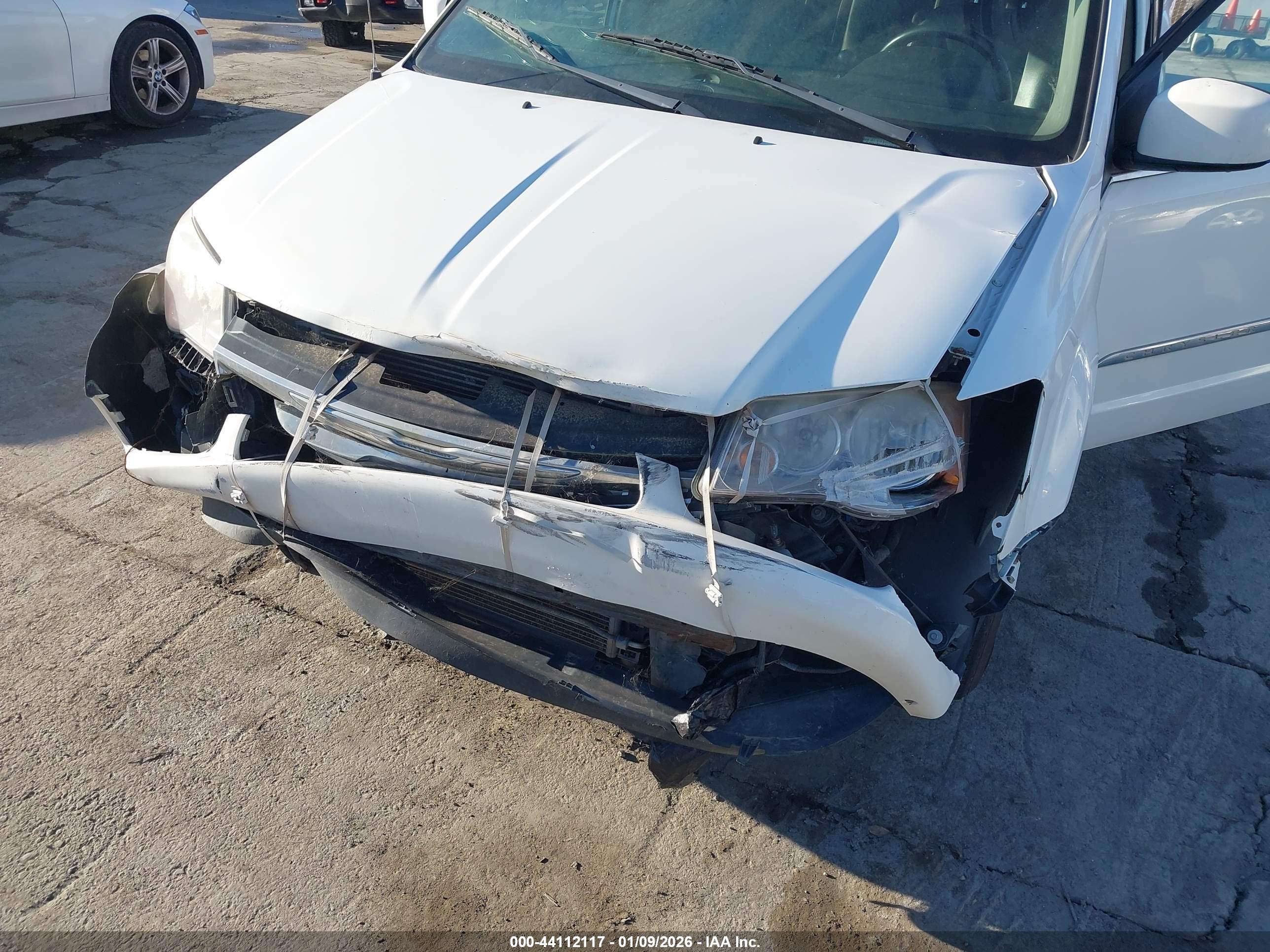 CHRYSLER TOWN image 6