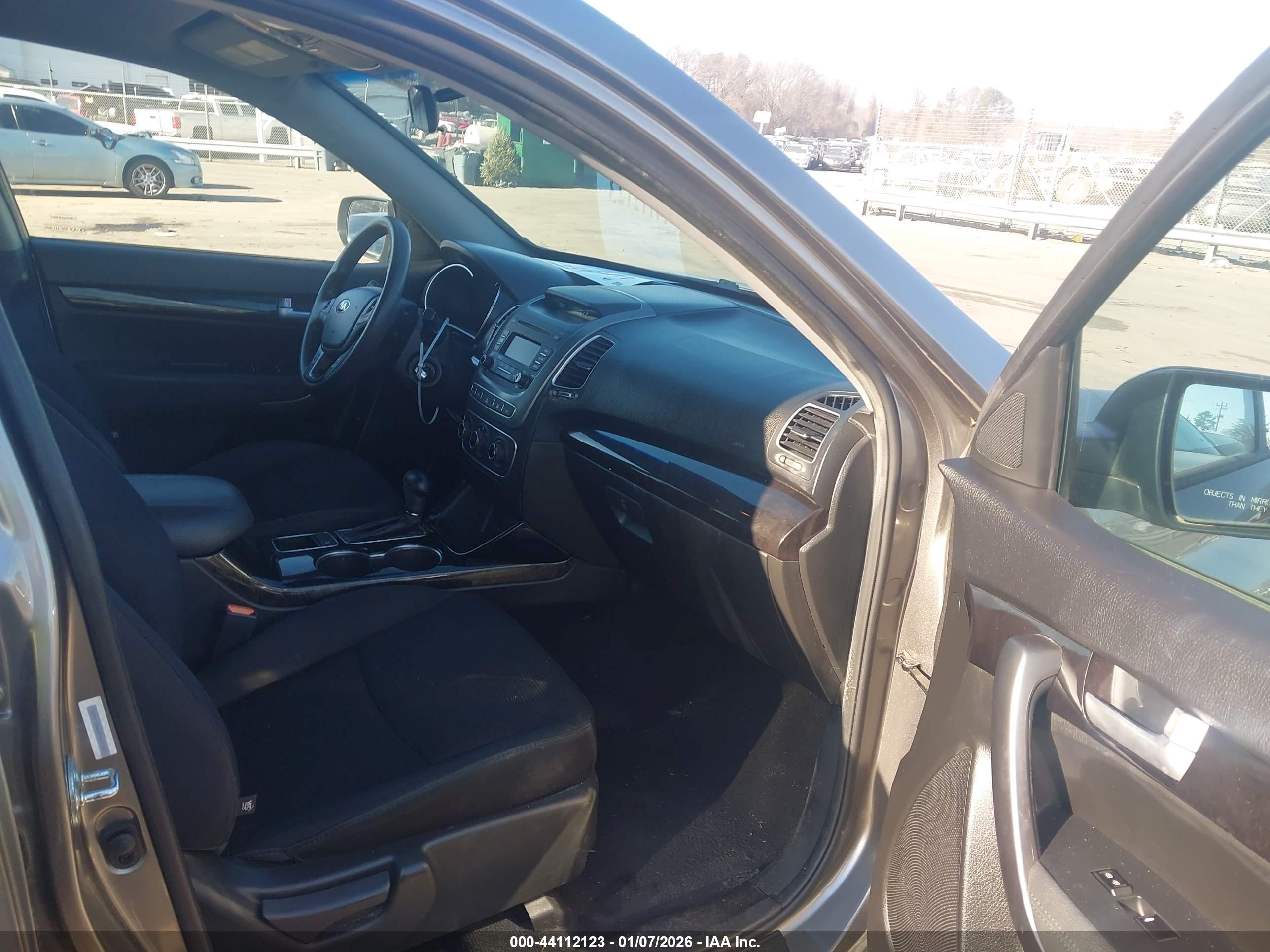 KIA SORENTO image 5