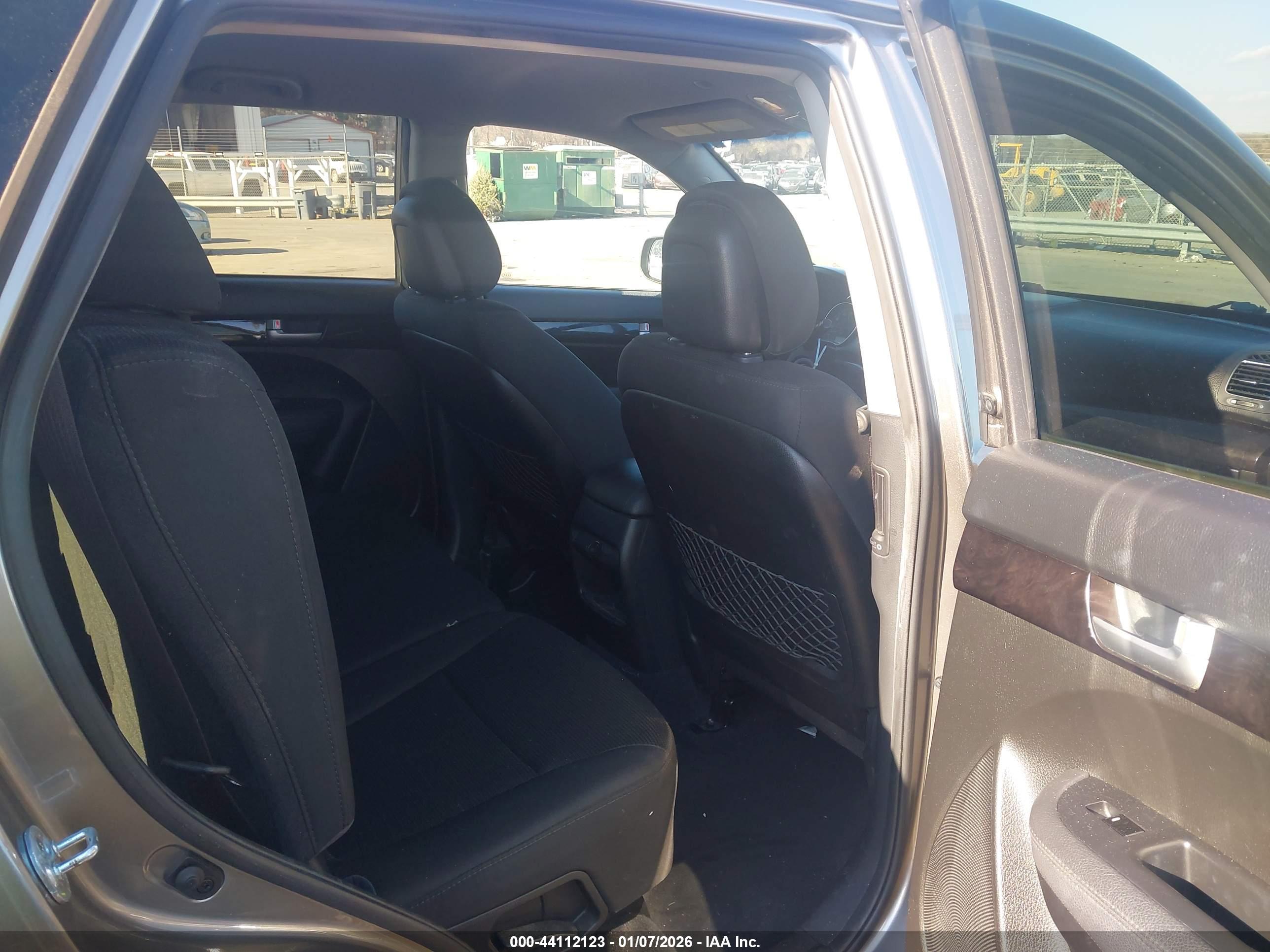 KIA SORENTO image 8