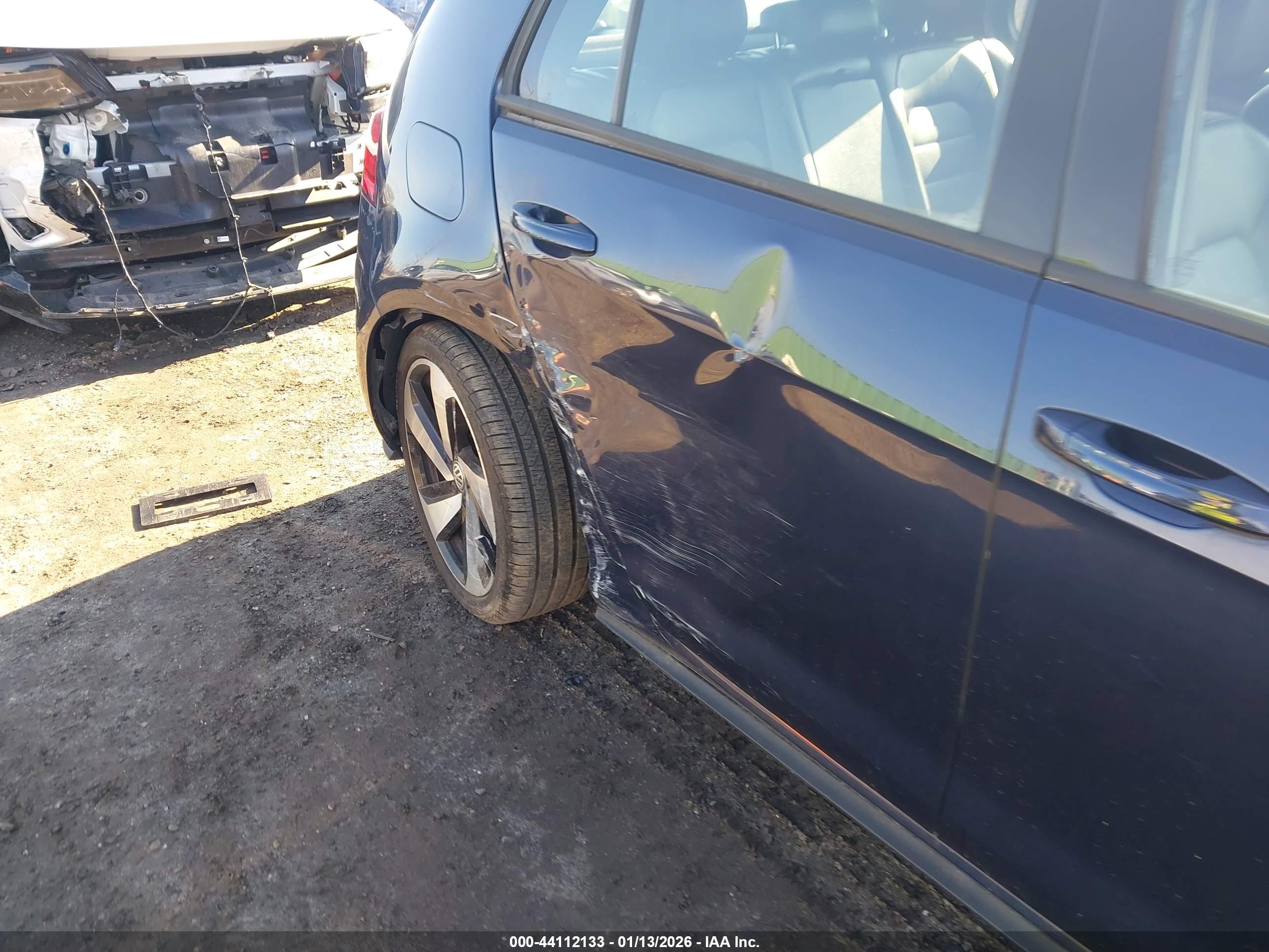 VOLKSWAGEN GOLF image 6