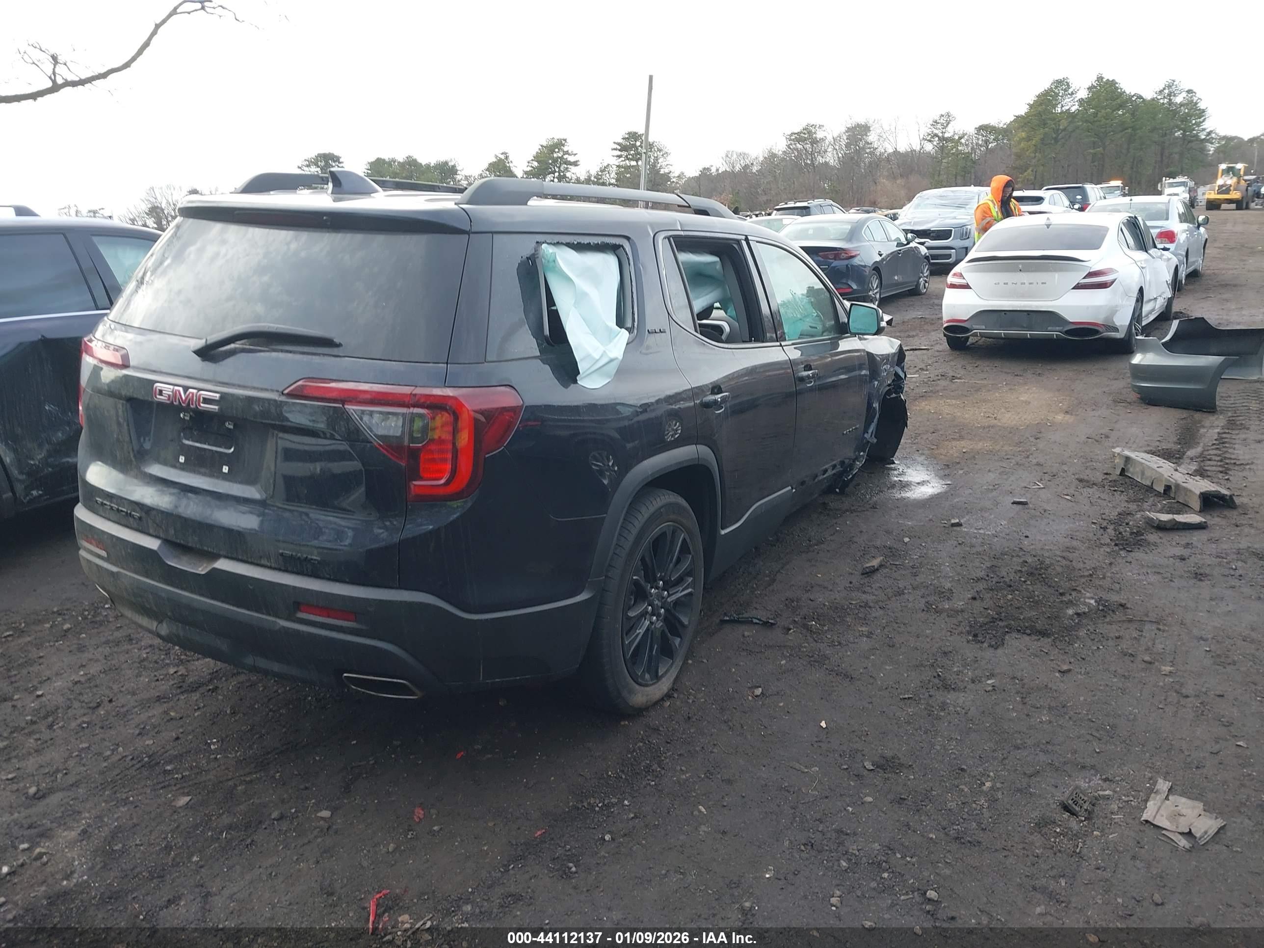GMC ACADIA image 4